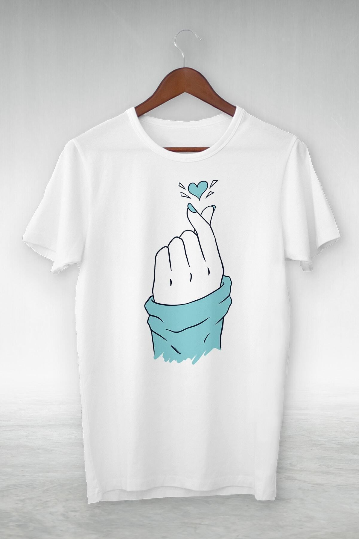 donamod Unisex Beyaz Blue Tıny Heart At Fınger Tıp Baskılı Illustrasyon Çizim Tshirt