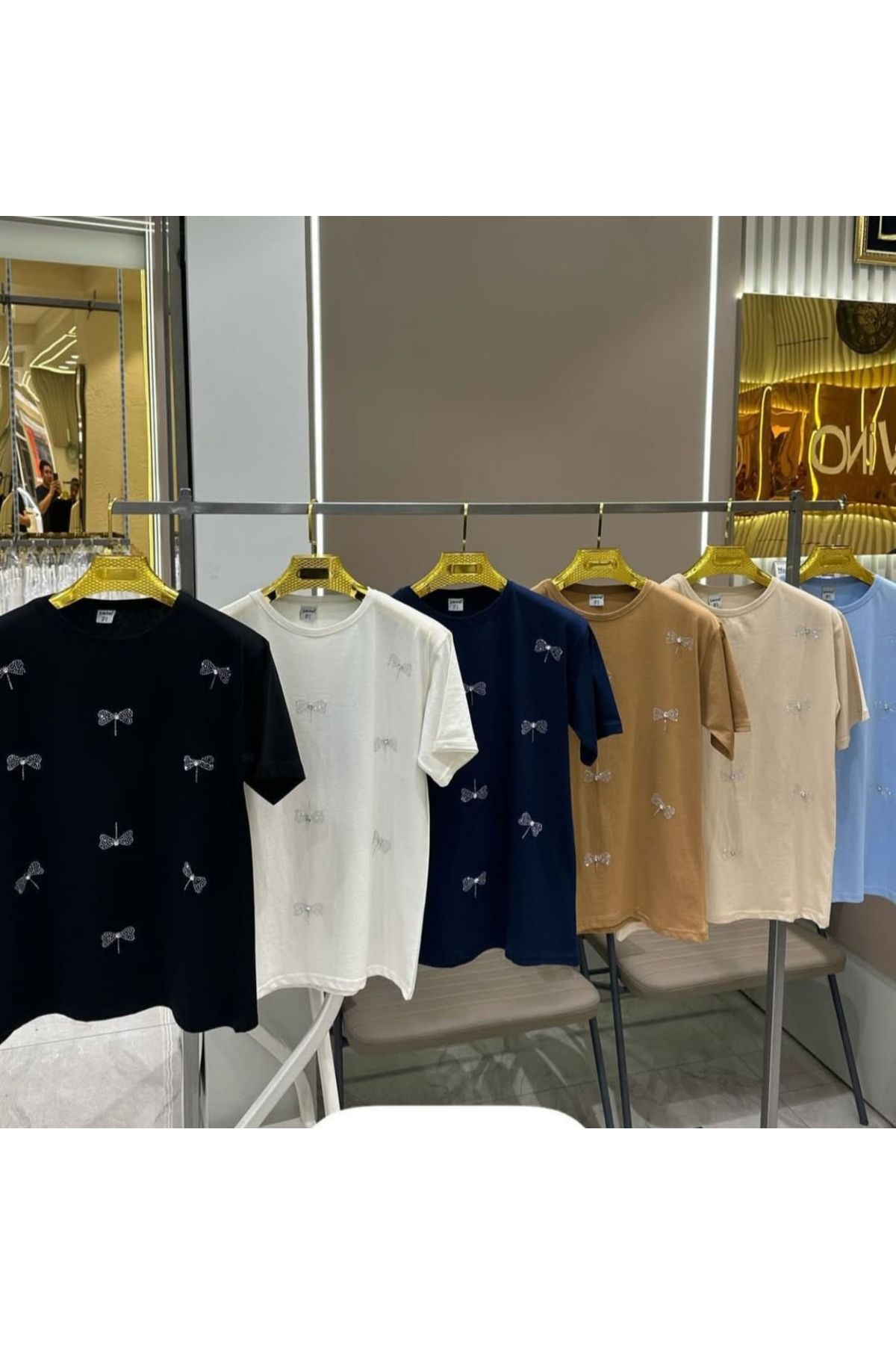 PEKA Fiyonk desenli taş baskılı t-shirt