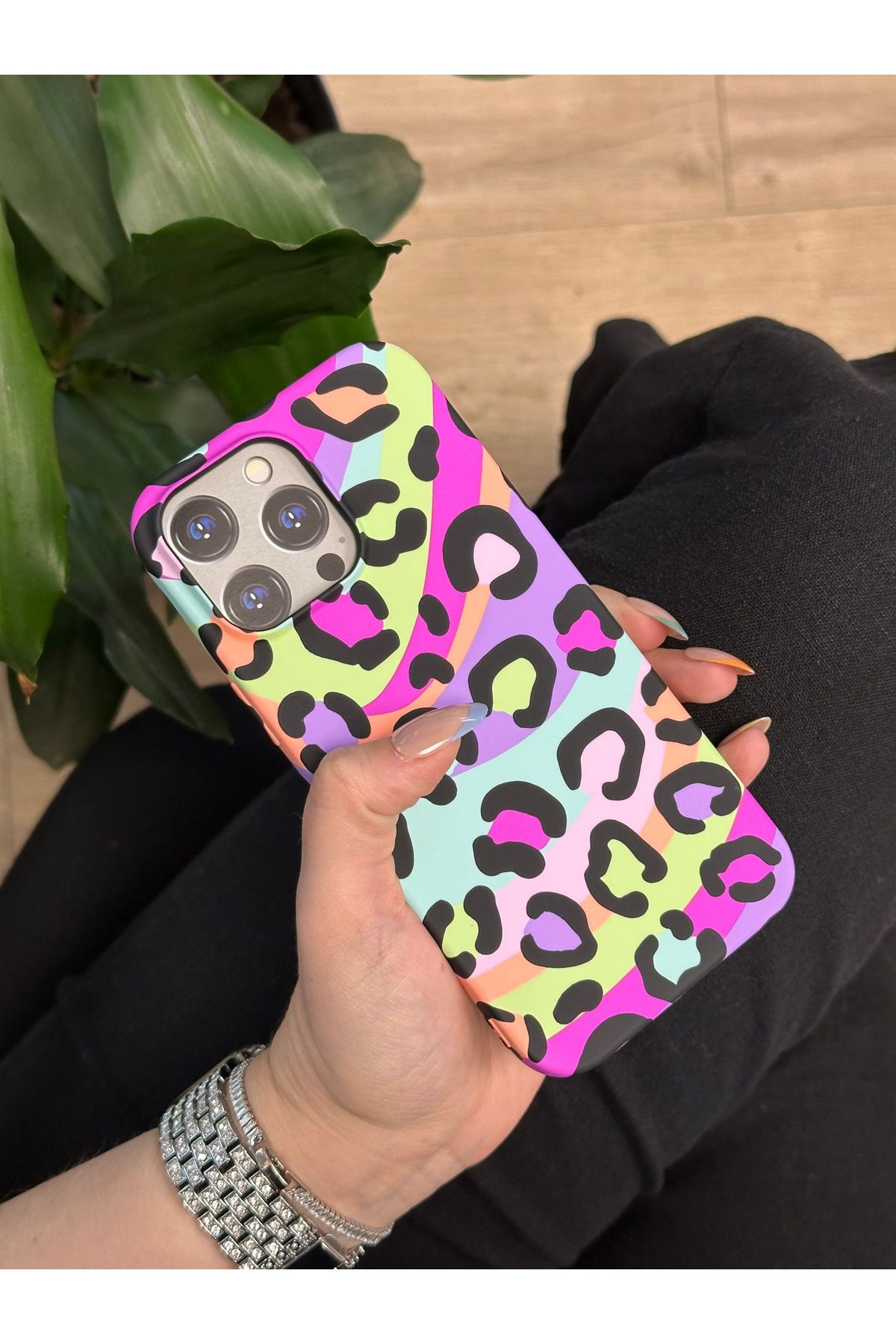Qans Bilisim İphone 16 Pro Max Renkli Leopar Desenli Premium Kılıf