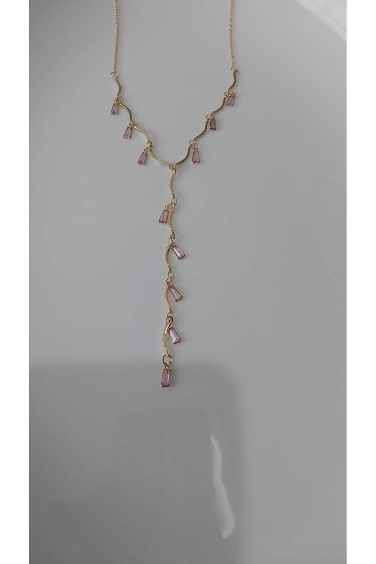 BESMYAR JEWELS "Altın Renk Pembe Taşlı Y Kolye – Zarafetin Modern Hali"