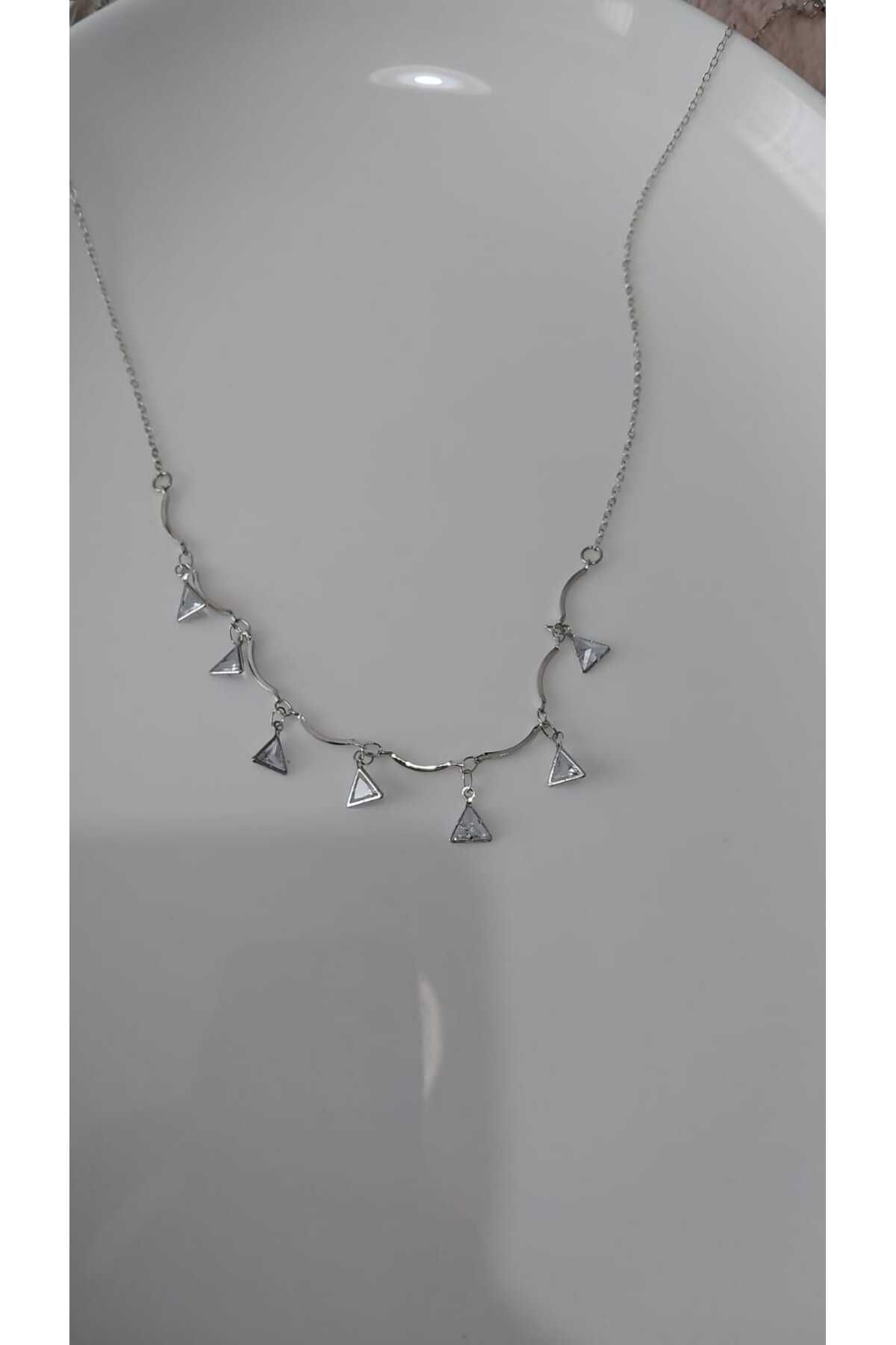 BESMYAR JEWELS Üçgen Taşlı Kolye