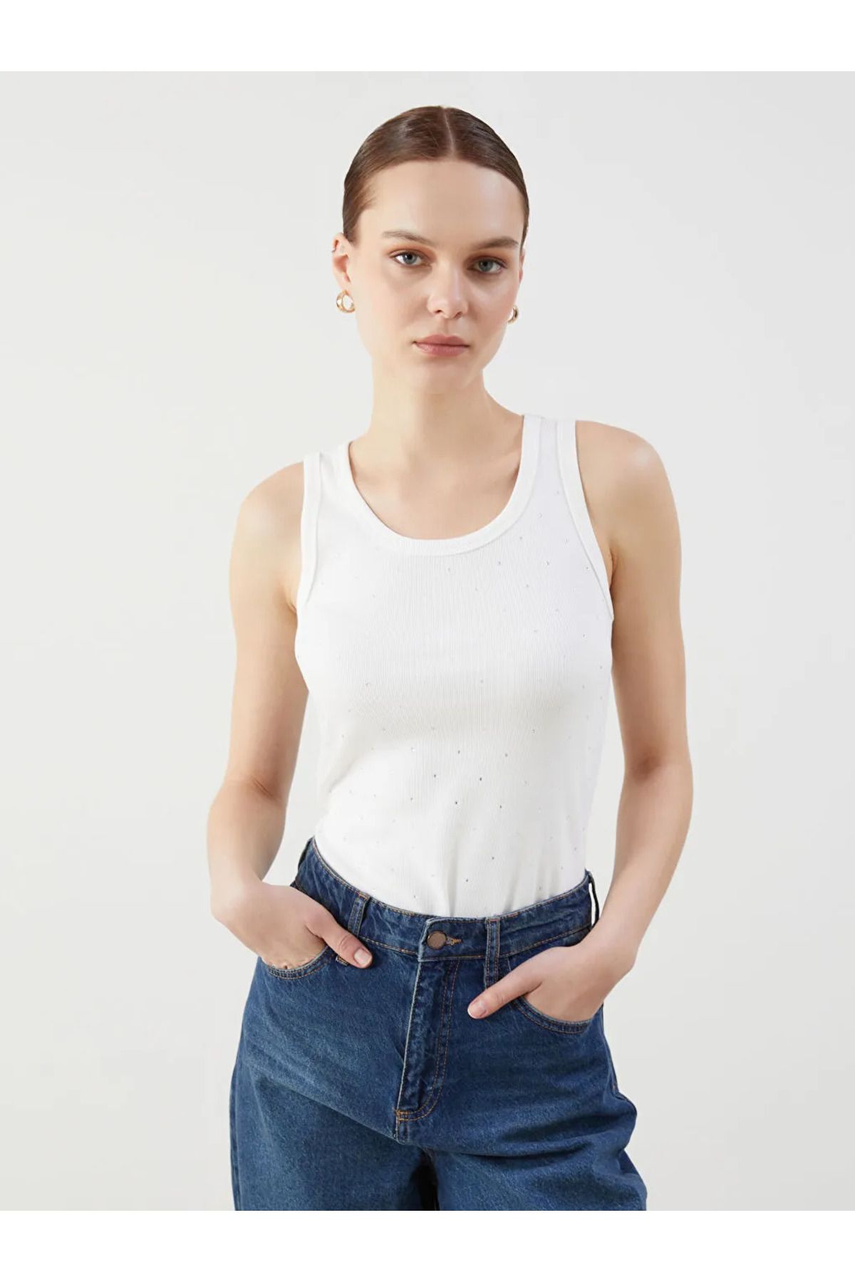 LC Waikiki LCW Comfort Ekru Bisiklet Yaka Taşlı Kadın Atlet