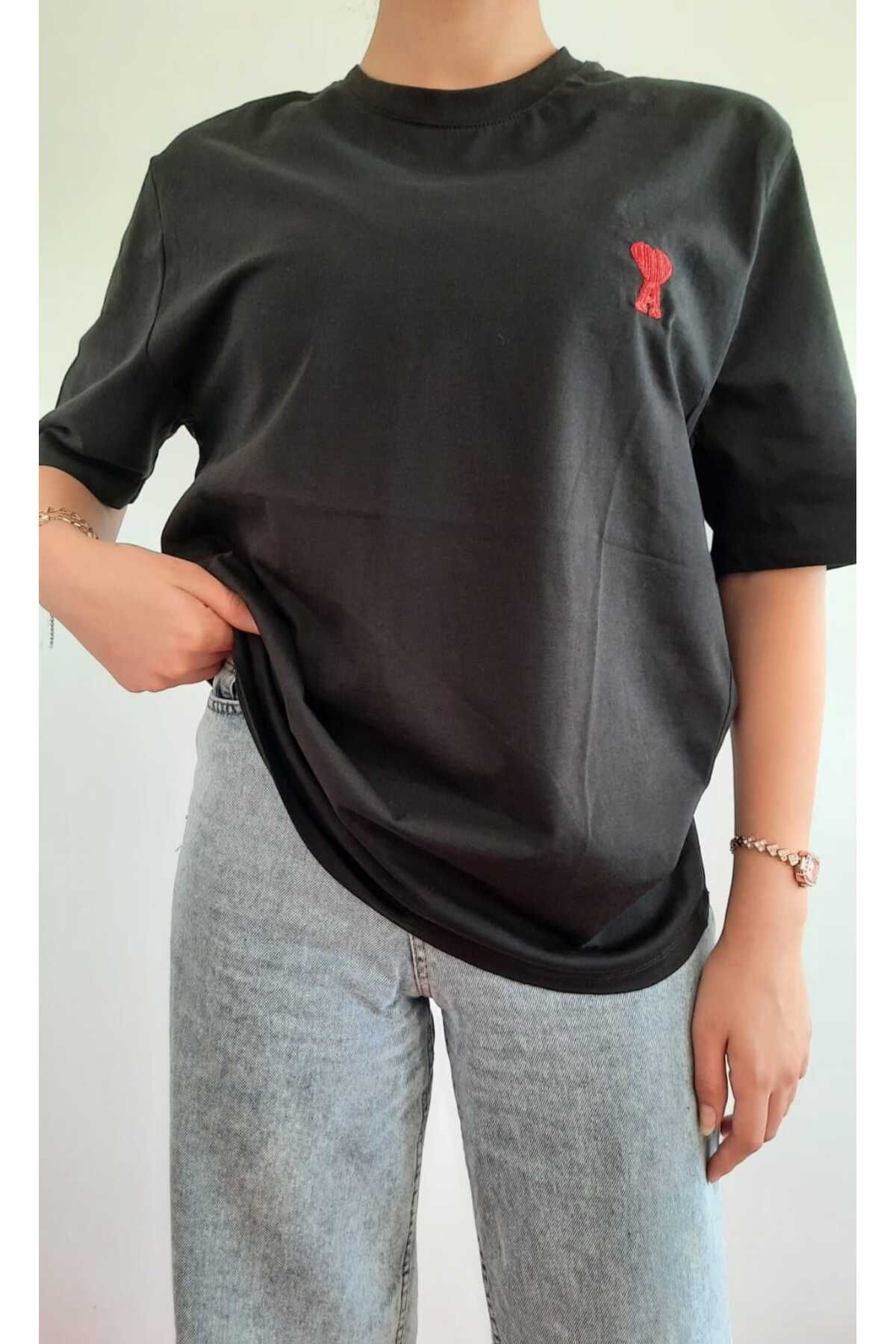 ŞIK VE MUTLU Süzene Kalp Nakışlı Oversize T-Shirt