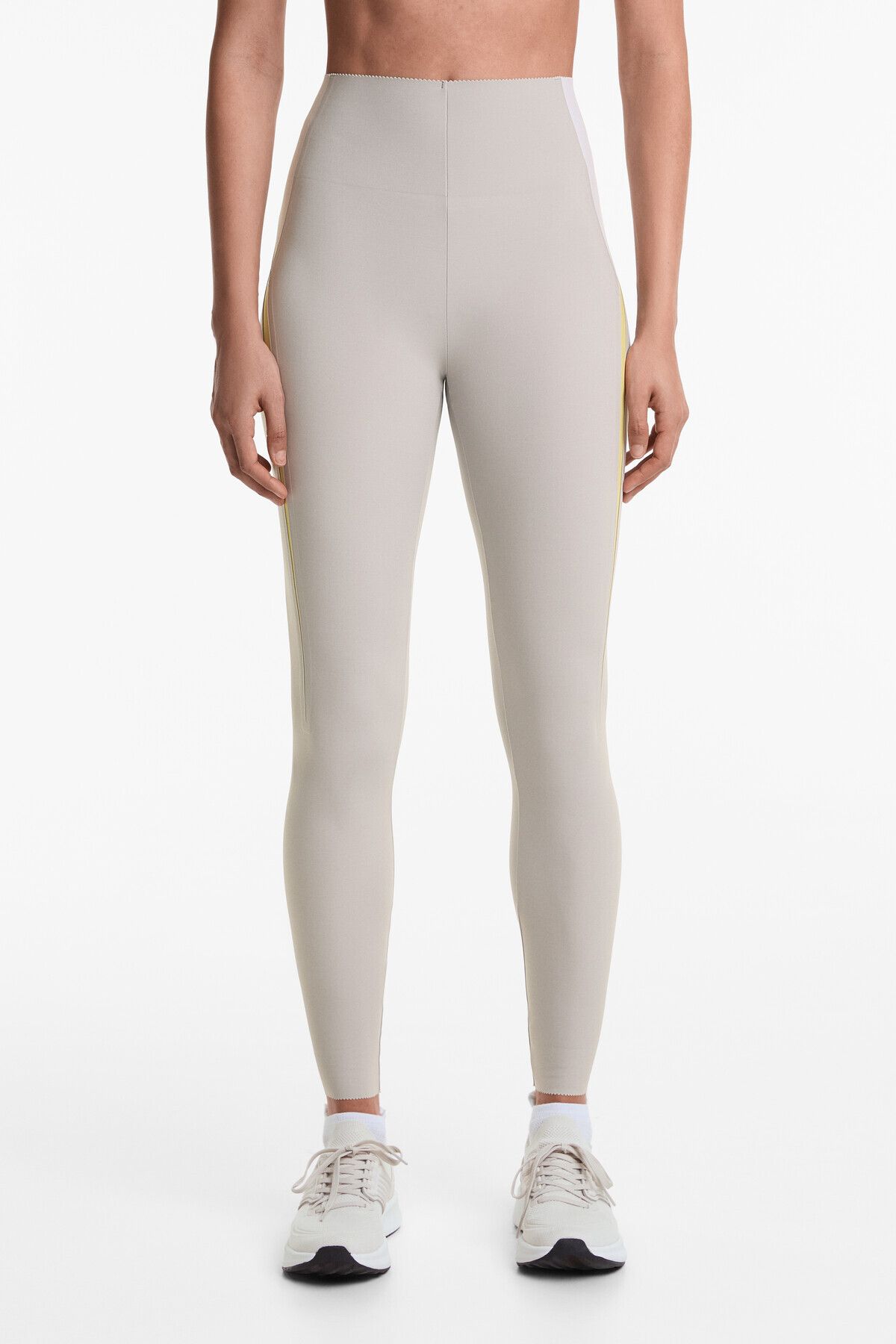 Oysho 65 cm compressive core control bilek hizasında tayt
