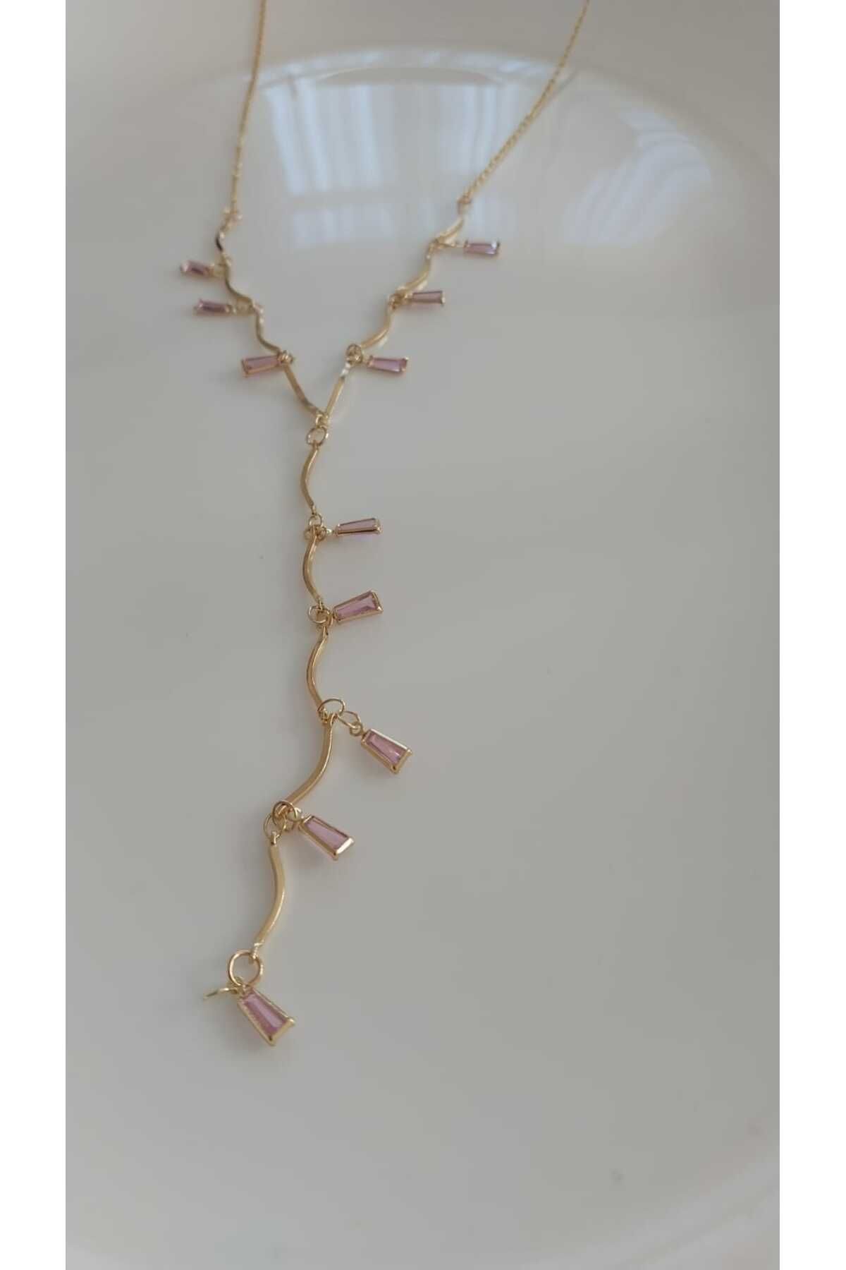 BESMYAR JEWELS "Altın Renk Pembe Taşlı Y Kolye – Zarafetin Modern Hali"