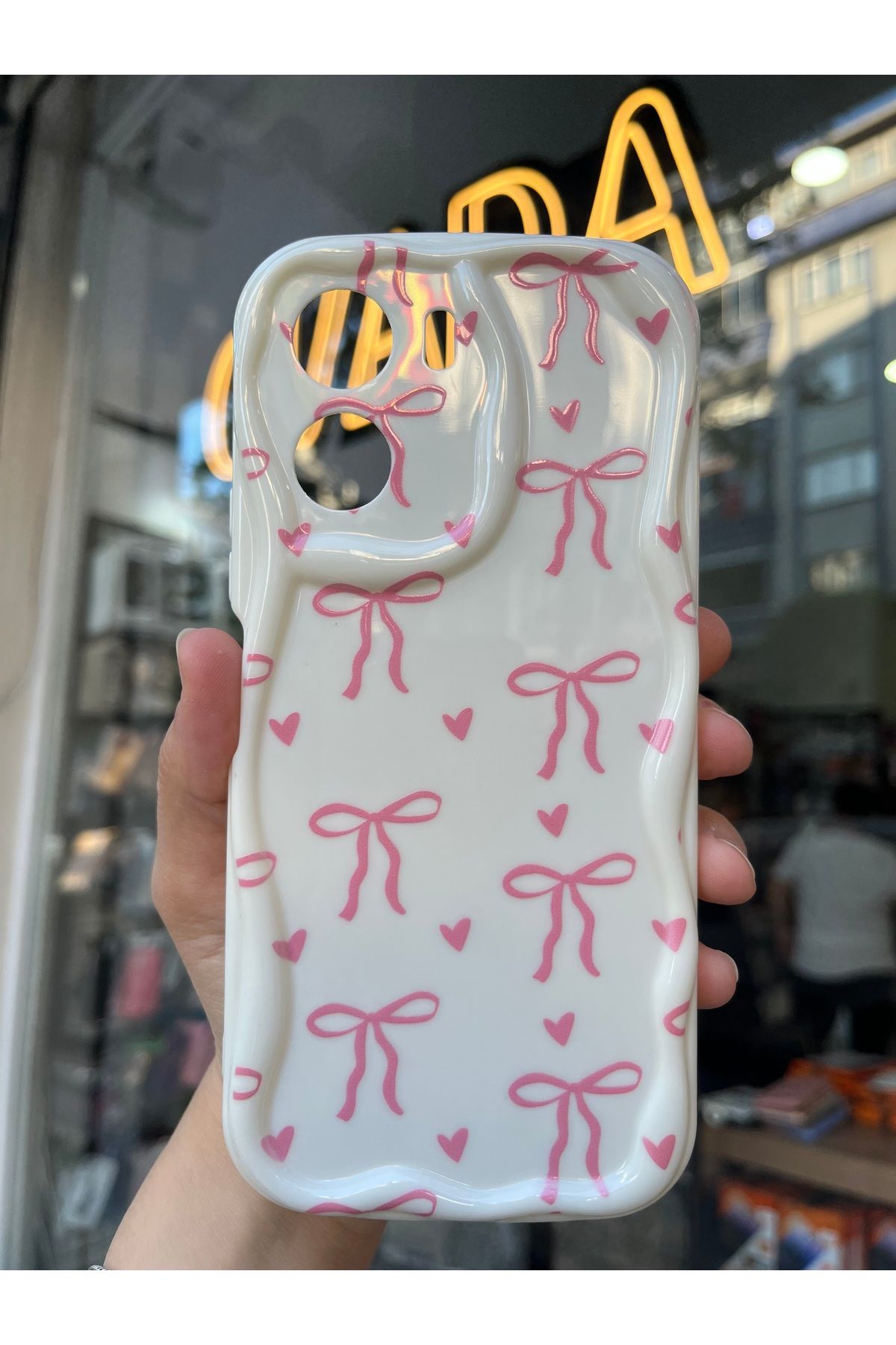 OVADA Vivo Y16 Uyumlu Kamera Korumalı Dalgalı Kenarlı Kalp ve Kurdele Baskılı Silikon Kılıf