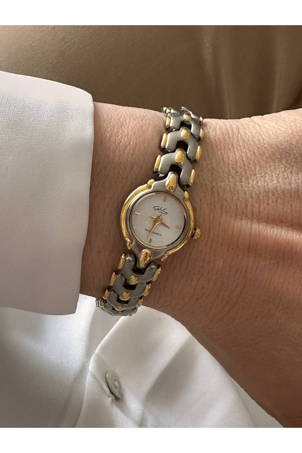 Esmeray Aksesuar Vip Çelik Gold ve Gümüş Renkli Premium Seri Beyaz Kadranlı Kadın Kol Saati