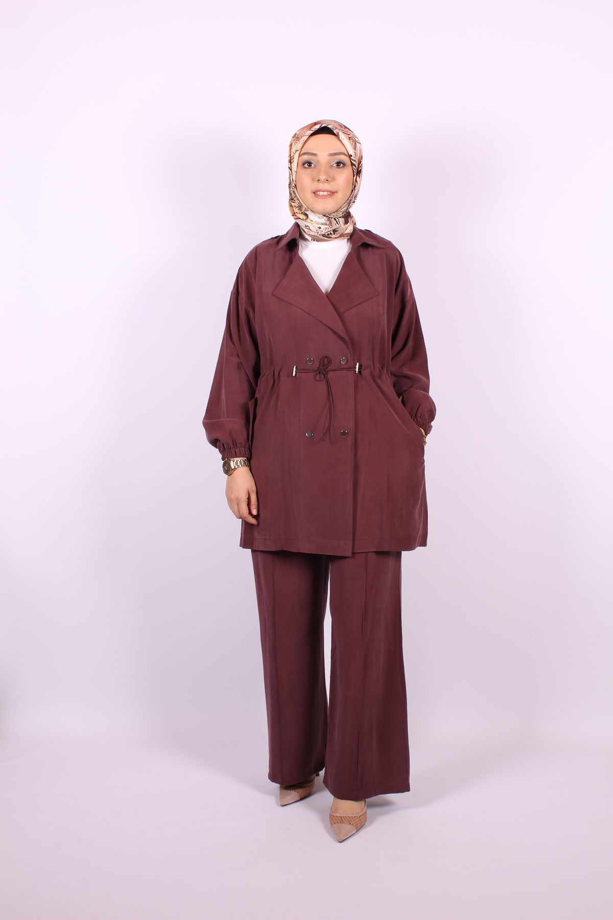 Tuğba Sarı İpek Kupra Çeketli Bordo Takım