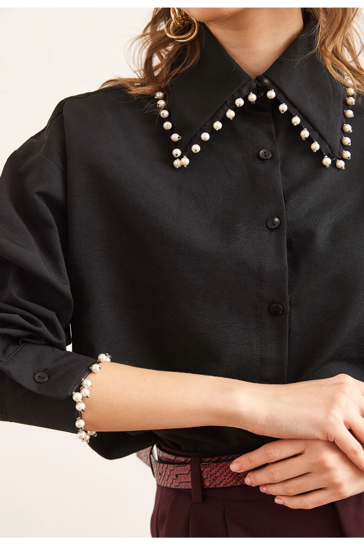 Nura Francy kadın tesettüre uygun Trend özel seri yaka ve kolda inci detaylı oversize kalıp gömlek