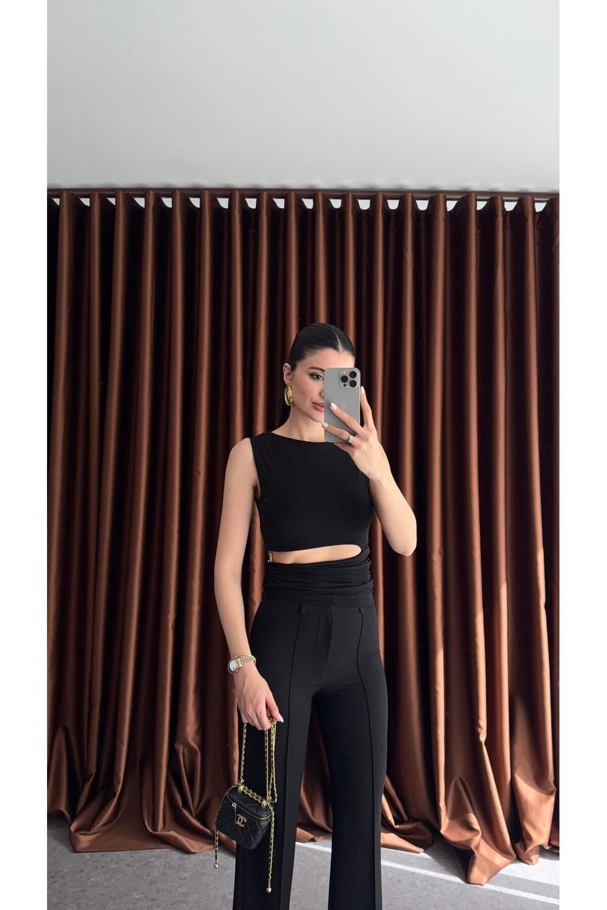HAZELANNA Gold Detaylı Siyah Tasarım Bluz