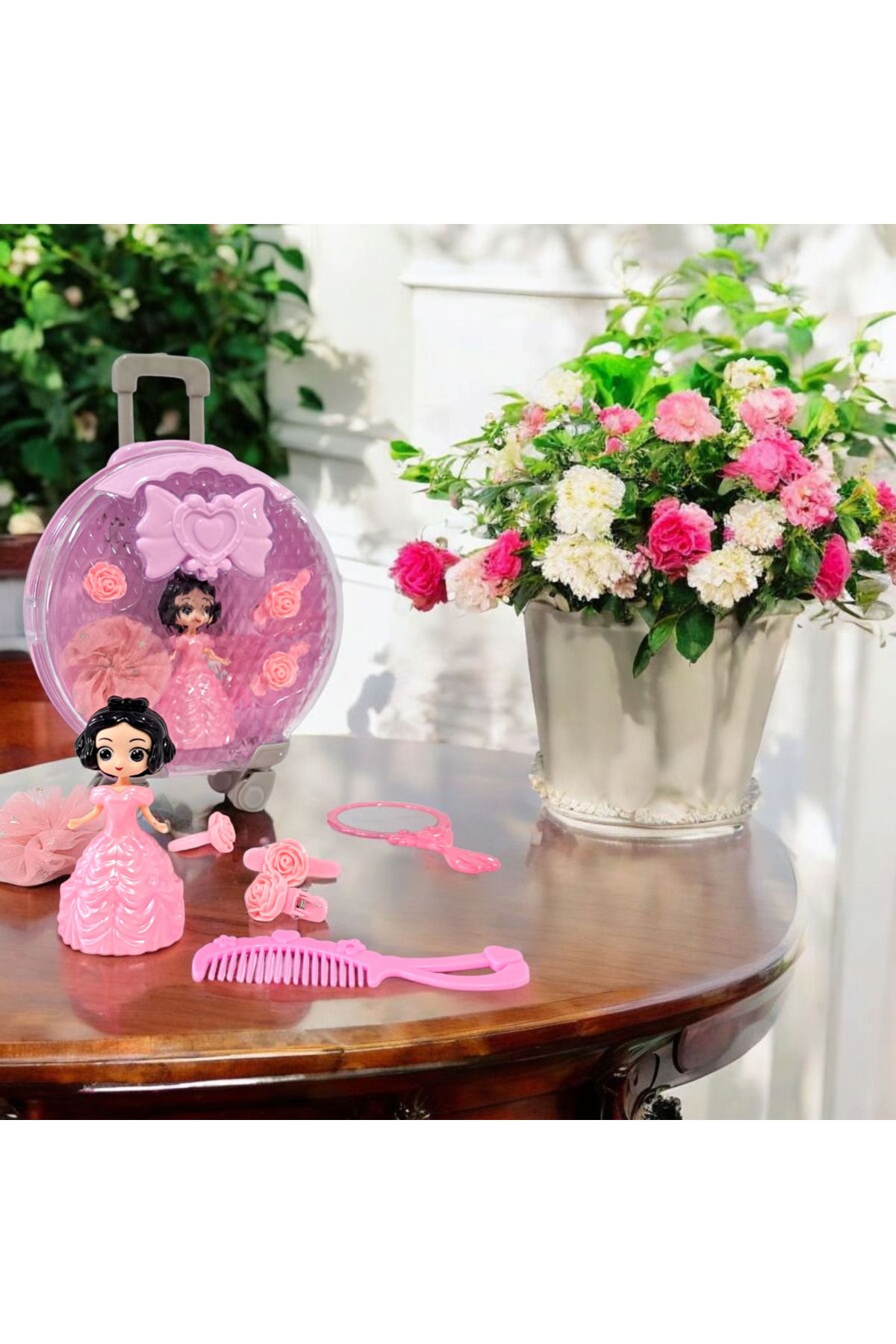 ALYTOYS Oyuncak Tekerlekli Valizli Bebek Güzellik Setli Toka 14x17cm Açılır Kapaklı Yükselen Tutma Saplı