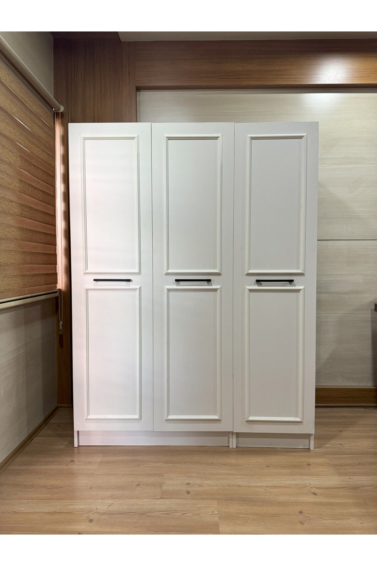 wode studio Meydan Beyaz 3 Kapaklı Gardırop 180-135-45 Cm