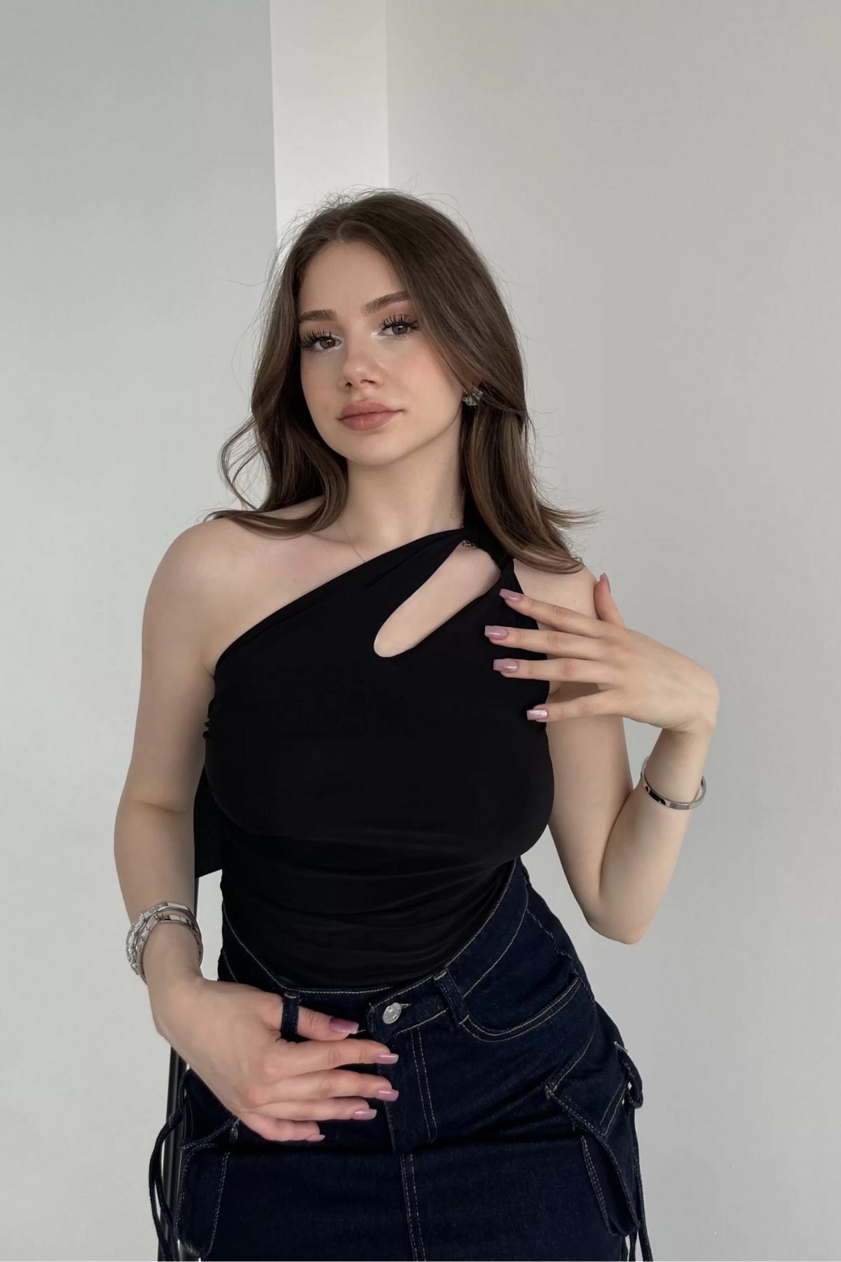 Sorridi Tek Omuz Pencere Detaylı Crop Bluz