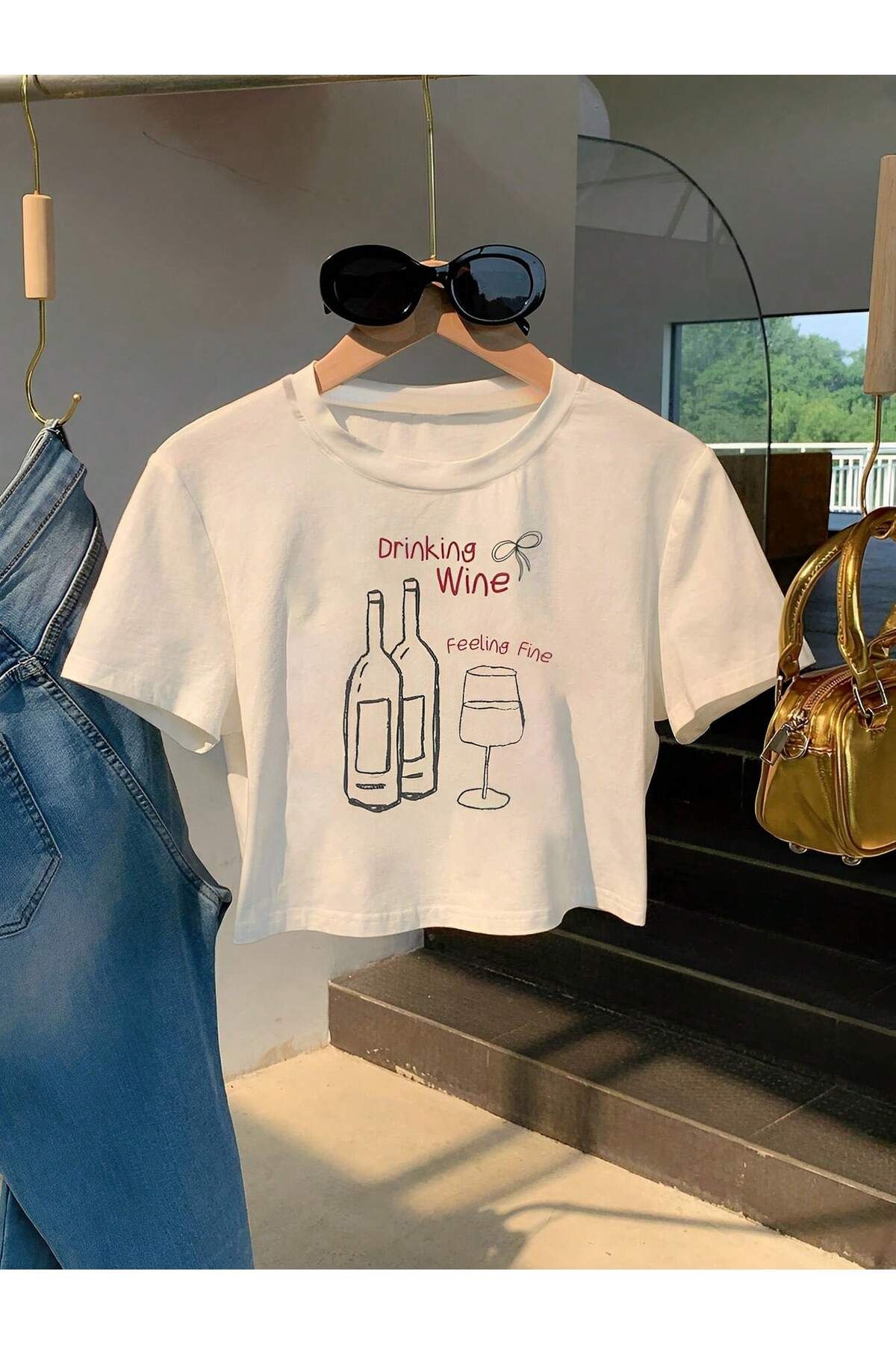 EVIus Kadın Drinking Wine Feeling Fine Baskılı Tee Crop
