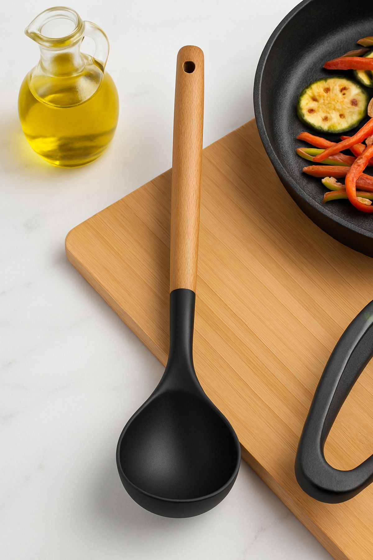 TARIK HOME 31,5 cm Sert Uçlu Ahşap Saplı Silikon Kepçe, Çorba Yemek Kepçesi, Yanmaz Yapışmaz Çizmez