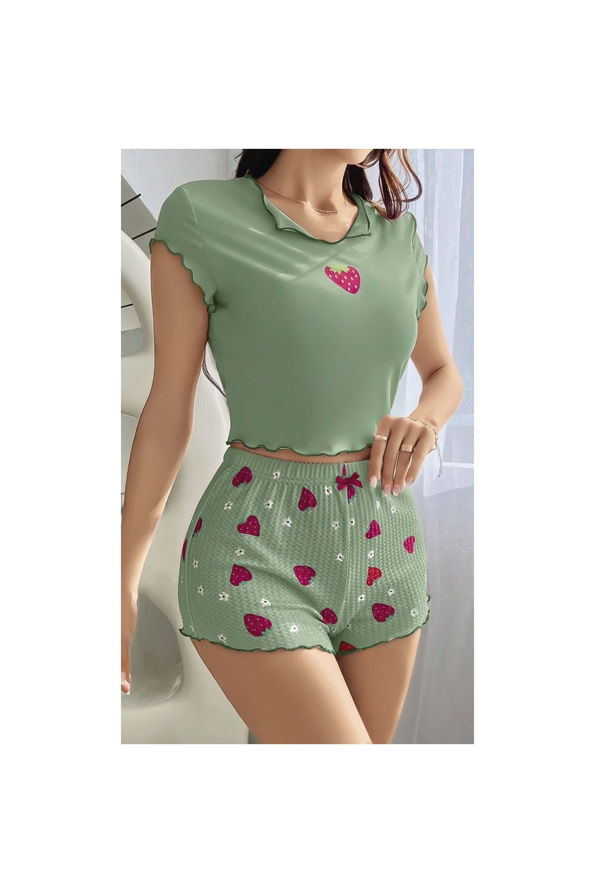 Marsilyan Kadın Yeşil Çilek Desenli Askılı Şortlu Pijama Takım