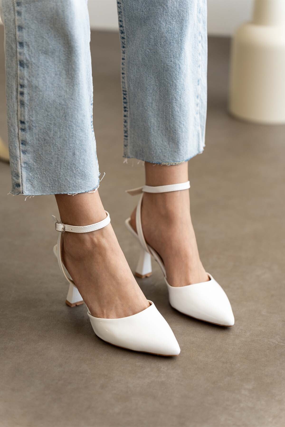 Savves  Kadın Beyaz Rugan Bantlı Topuklu Ayakkabı - Görsel 5