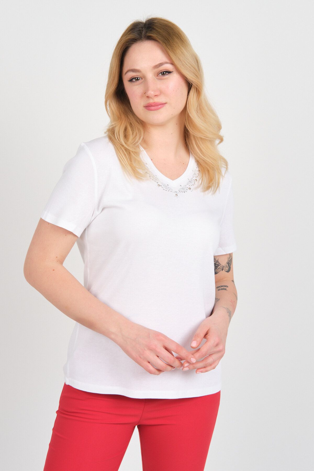 ELLA CAMELIA Kadın Yakası Taş ve Süs İşlemeli Kısa Kollu Pamuklu Bluz 24E002 Beyaz