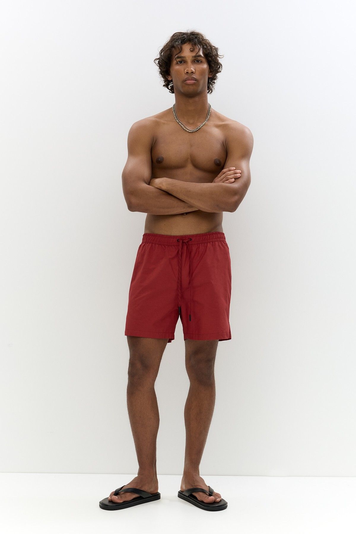 Pull & Bear Beli logolu regular fit deniz şortu