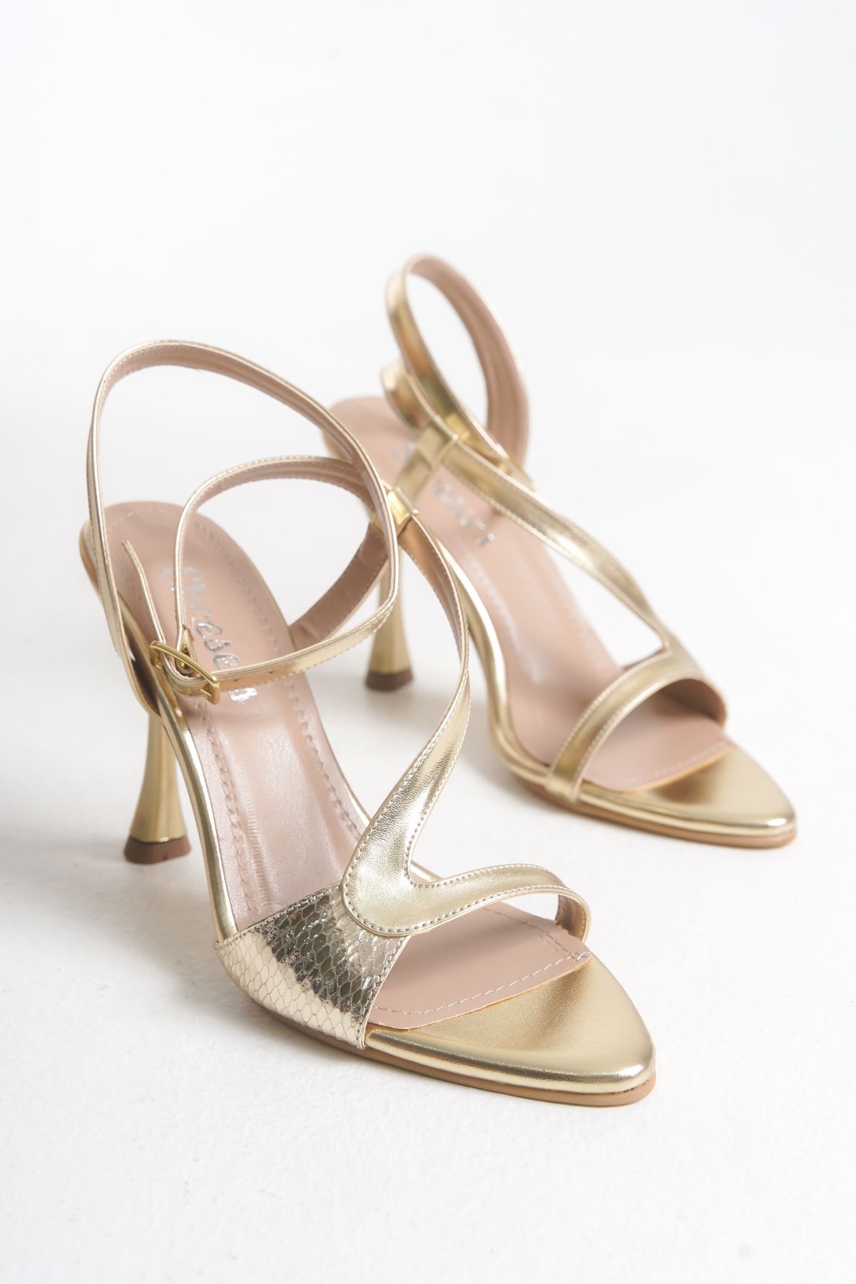 Shoesers Kadın Özel Tasarım Asimetrik Bantlı Metalik Renkli Stiletto İnce Yüksek Topuklu Abiye Ayakkabı