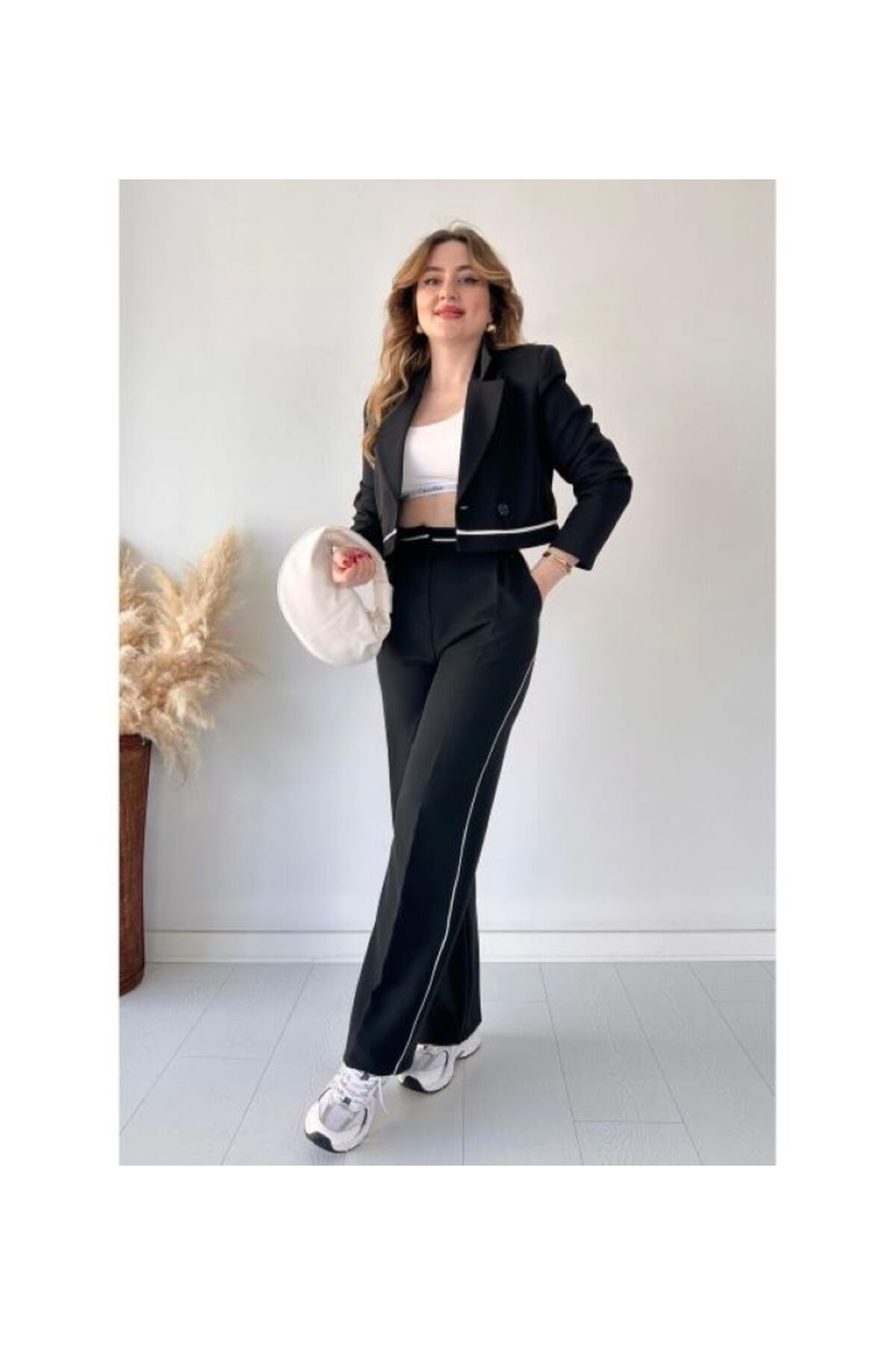 KEDİ Kruvaze Yaka Şerit Detaylı Crop Ceketli Blazer Takım