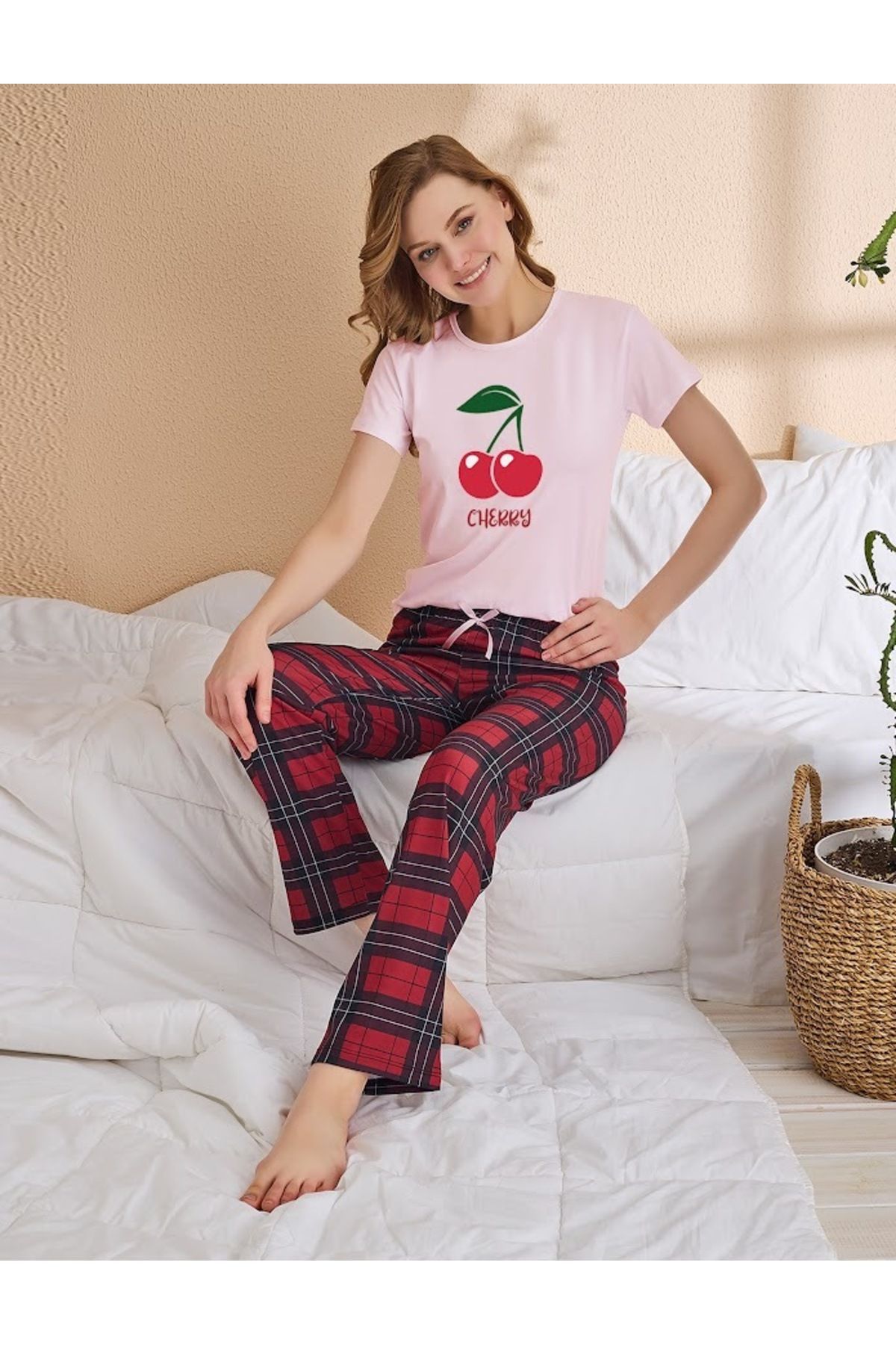 JENİKA Kadın Yazlık Kısa Kollu Fiyonk ve Dijital Baskı Detaylı Pijama Takımı