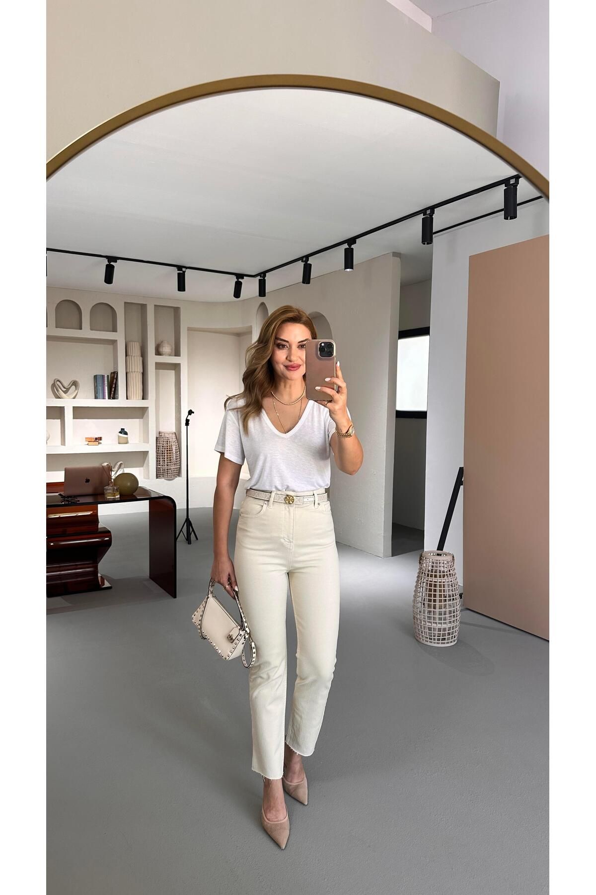 Sezgi Tekin Premium Seri Krem Kesik Paça Boy Fit Jean