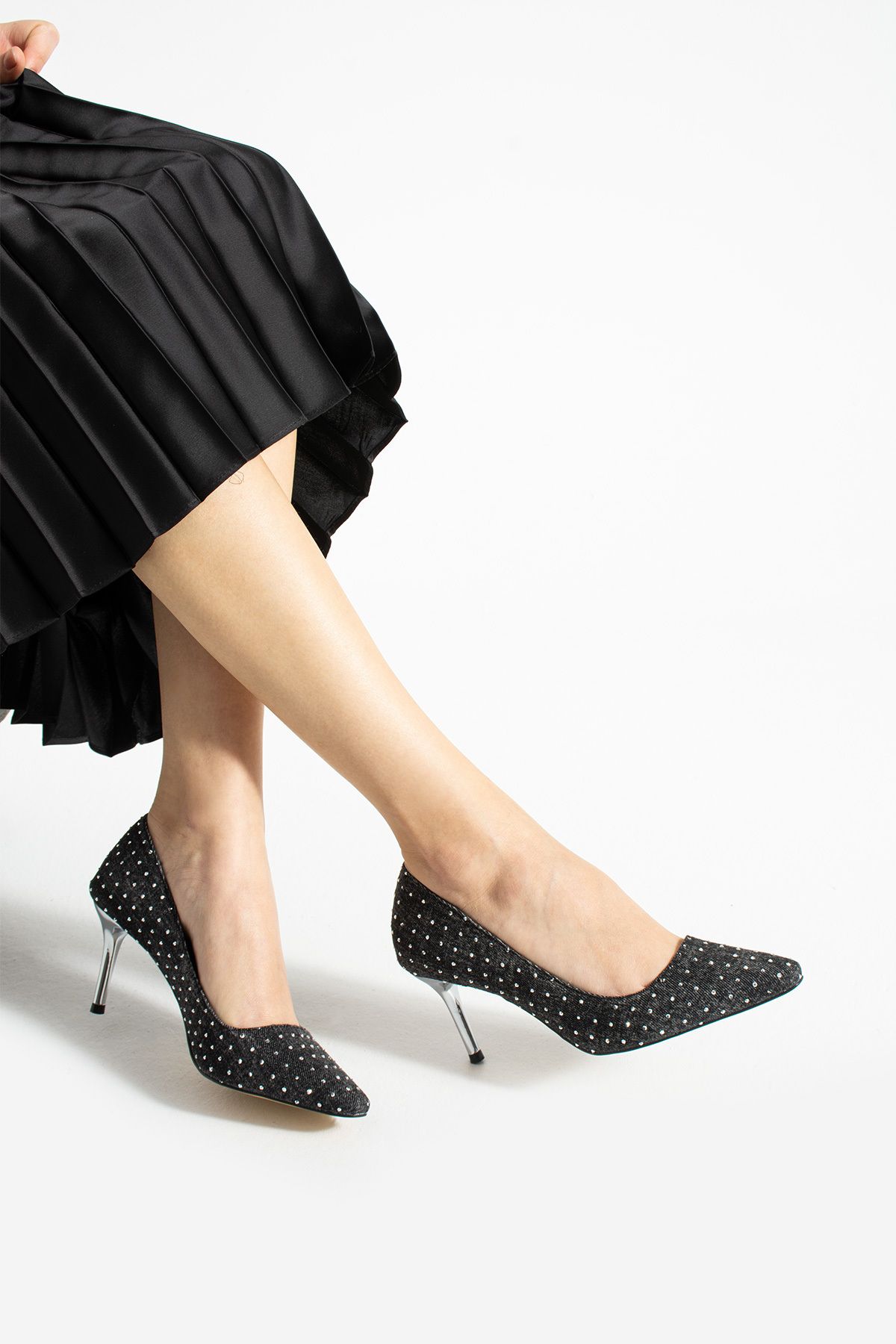 Güllü Shoes Siyah Kot Taşlı 7 cm Vegan Deri Topuklu Ayakkabı | Rahat, Şık, Günlük ve Özel Gün Kadın Ayakkabısı