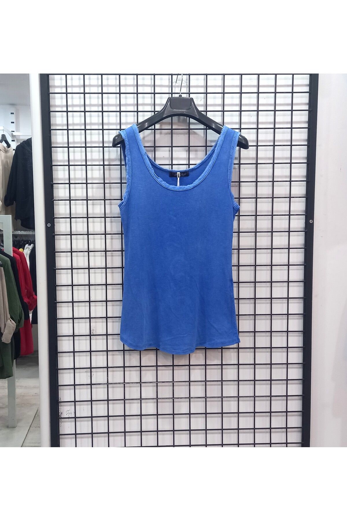 Butik Şans Saçak Detaylı Askılı İtalyan Atlet Bluz