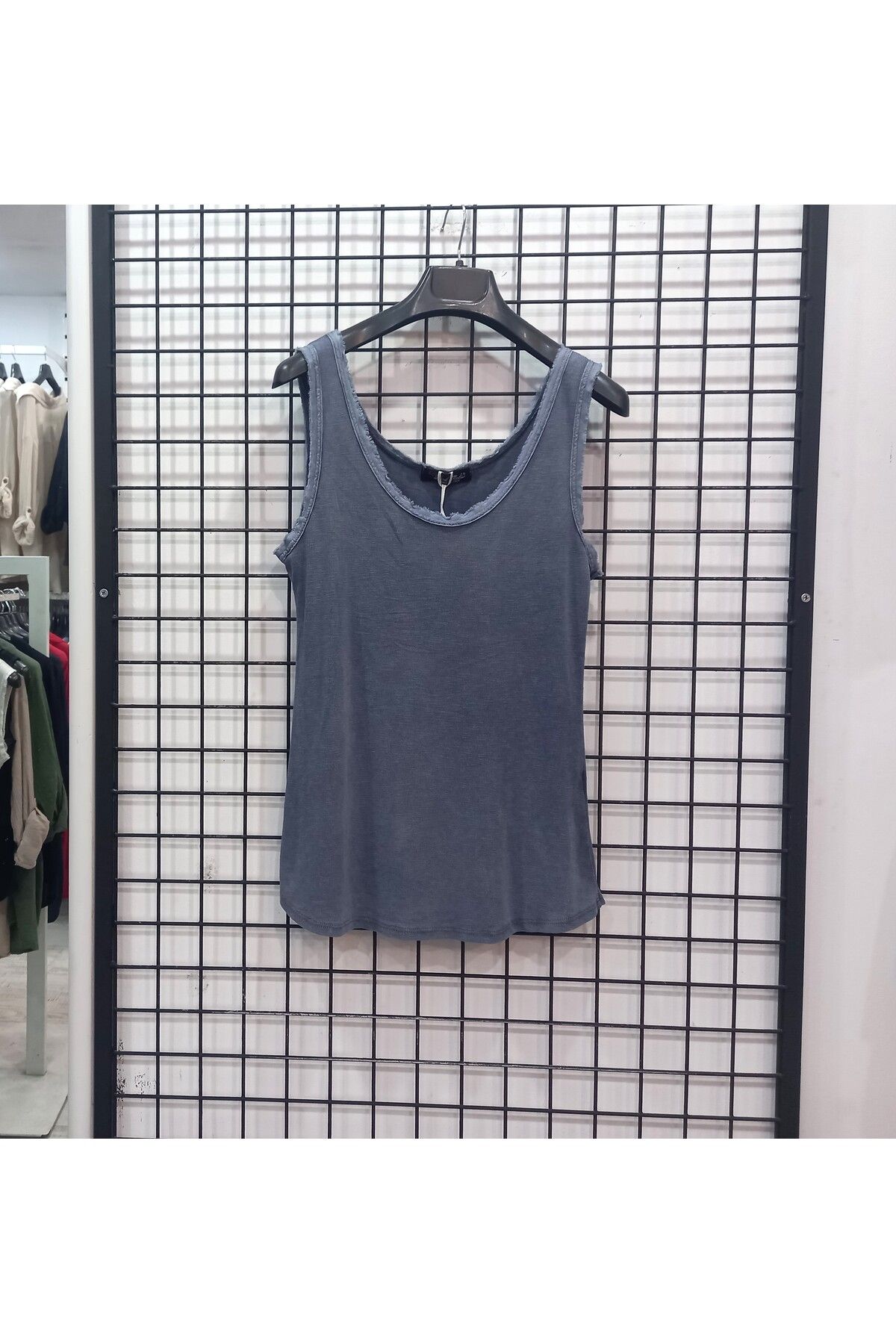 Butik Şans Saçak Detaylı Askılı İtalyan Atlet Bluz