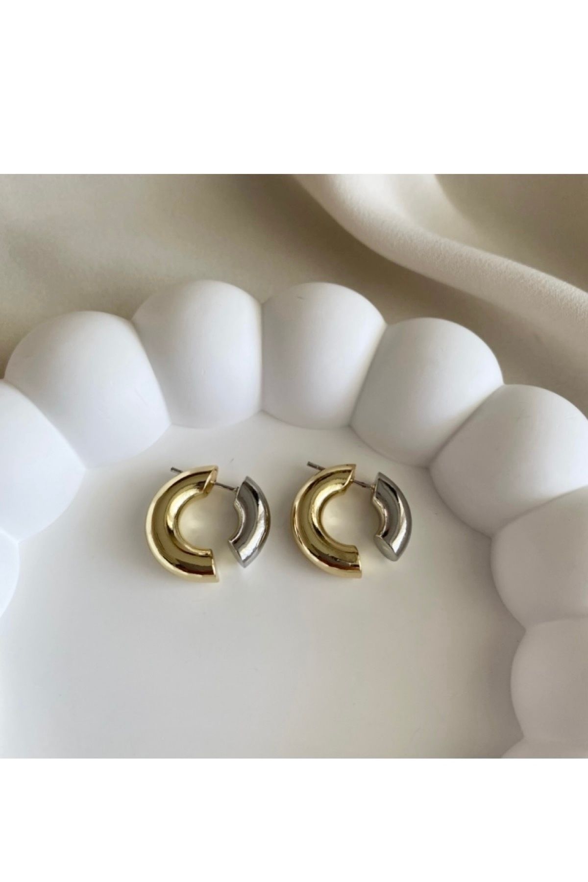 gaila design Çift Renkli Halka Görünüm Küpe