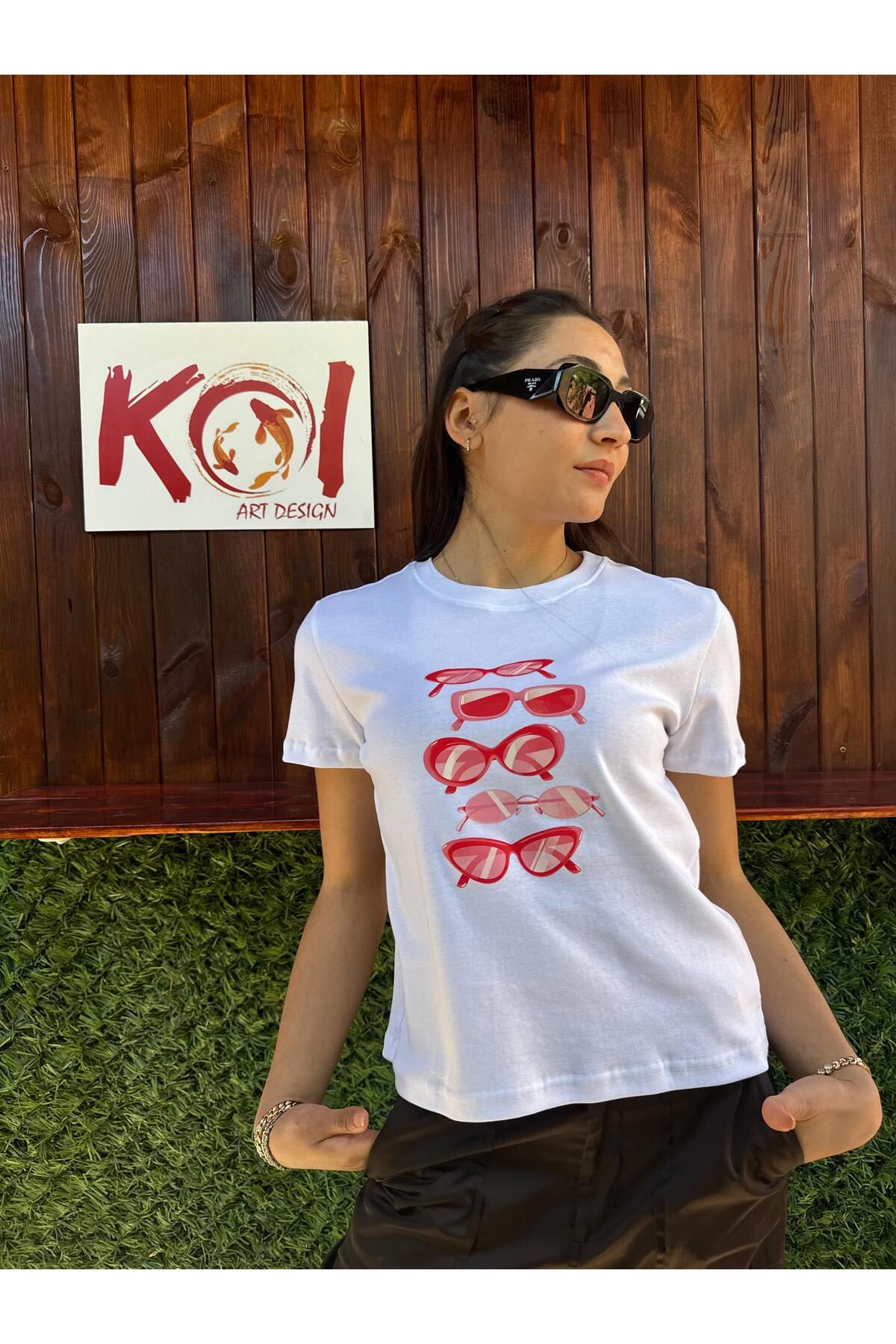 Butik Pink Glasses Kadın T-Shirt