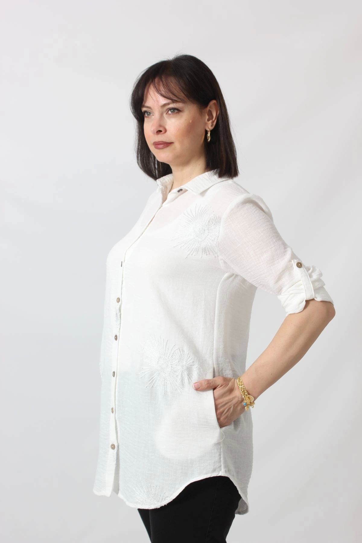 Moda Berray BB-092 BEYAZ GÜMÜŞ YALDIZLI GÜNEŞ DESENLİ KOLU APOLETLİ YANDAN CEPLİ TUNİK GÖMLEK KADIN BÜYÜK BEDEN