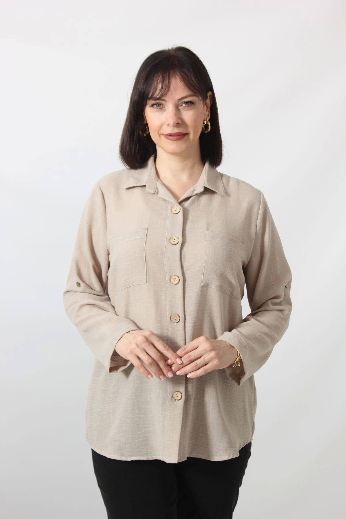 Moda Berray BB-077 BEJ PAMUK KETEN KOLU APOLETLİ İKİ CEPLİ KADIN BÜYÜK BEDEN GÖMLEK