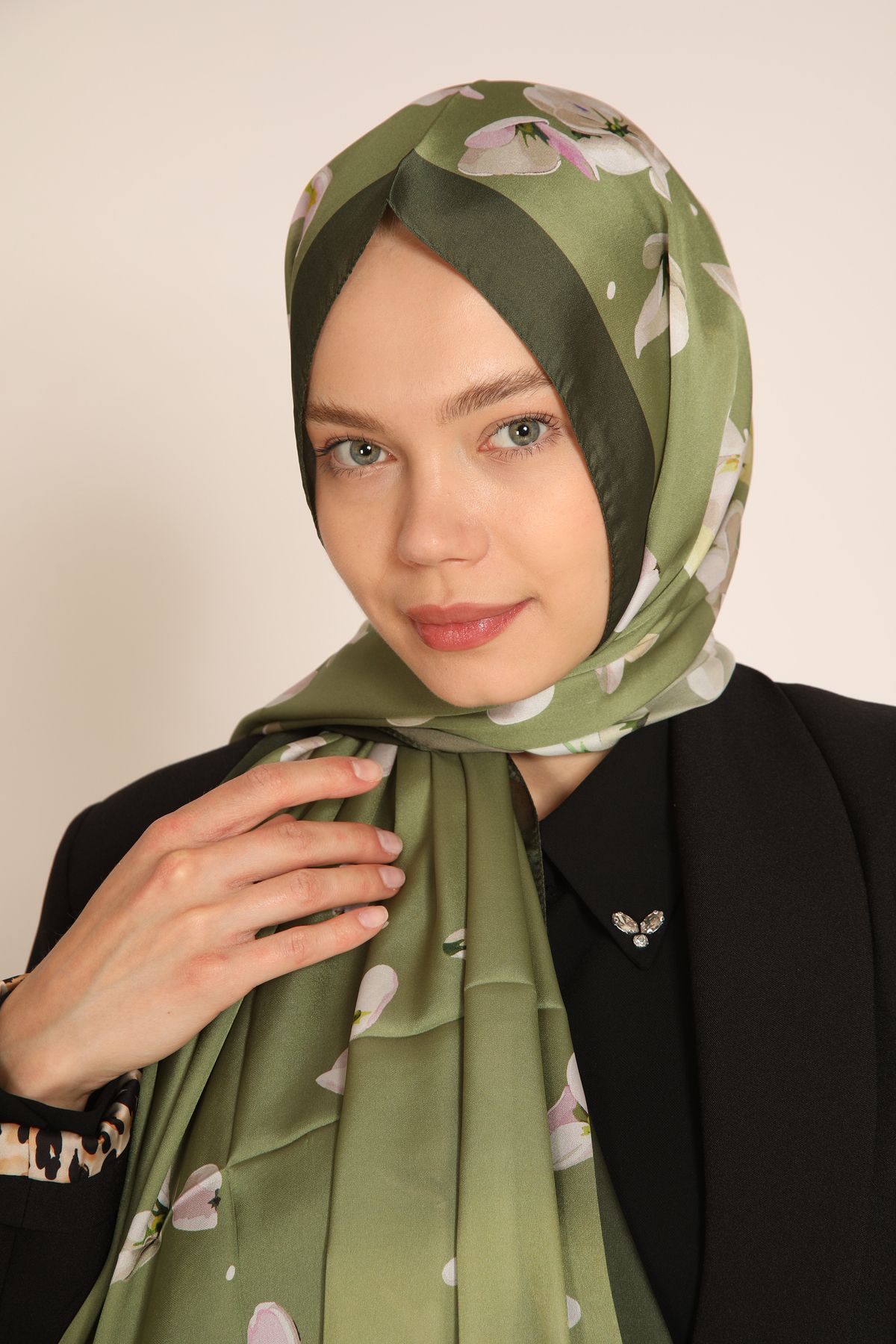 Dia Vela Akel Çift Taraflı Yeşil Çiçek Desenli Soft Şal
