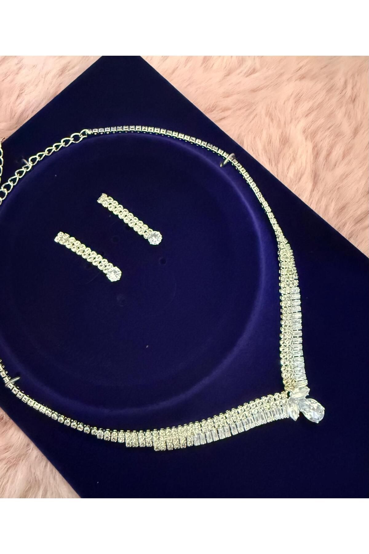 Butik Zarif Zirkon Taşlı Minimal Gelin Seti – Şıklığın Sessiz Işıltısı