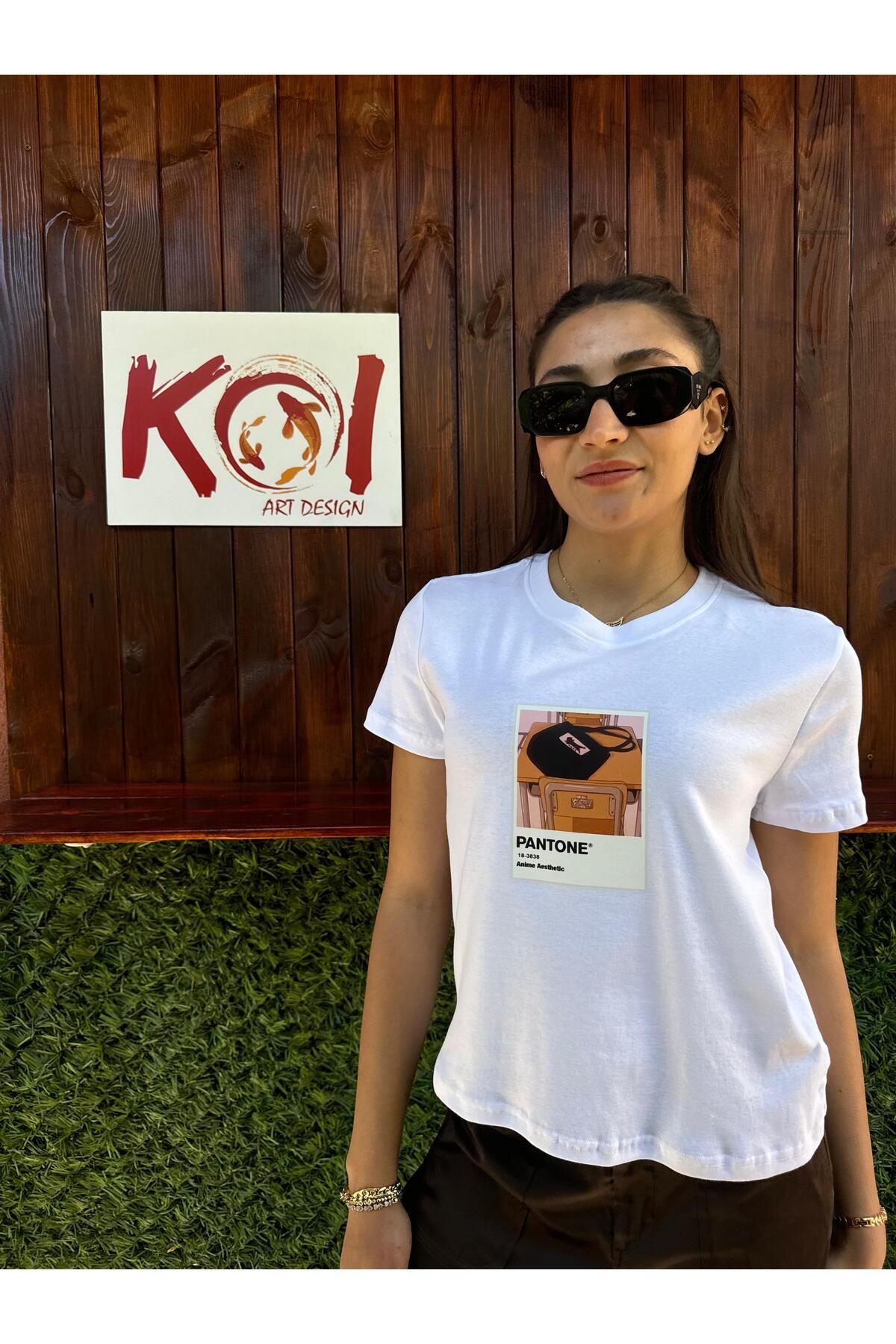 Butik Pantone Anime Aesthetic Kadın T-Shirt