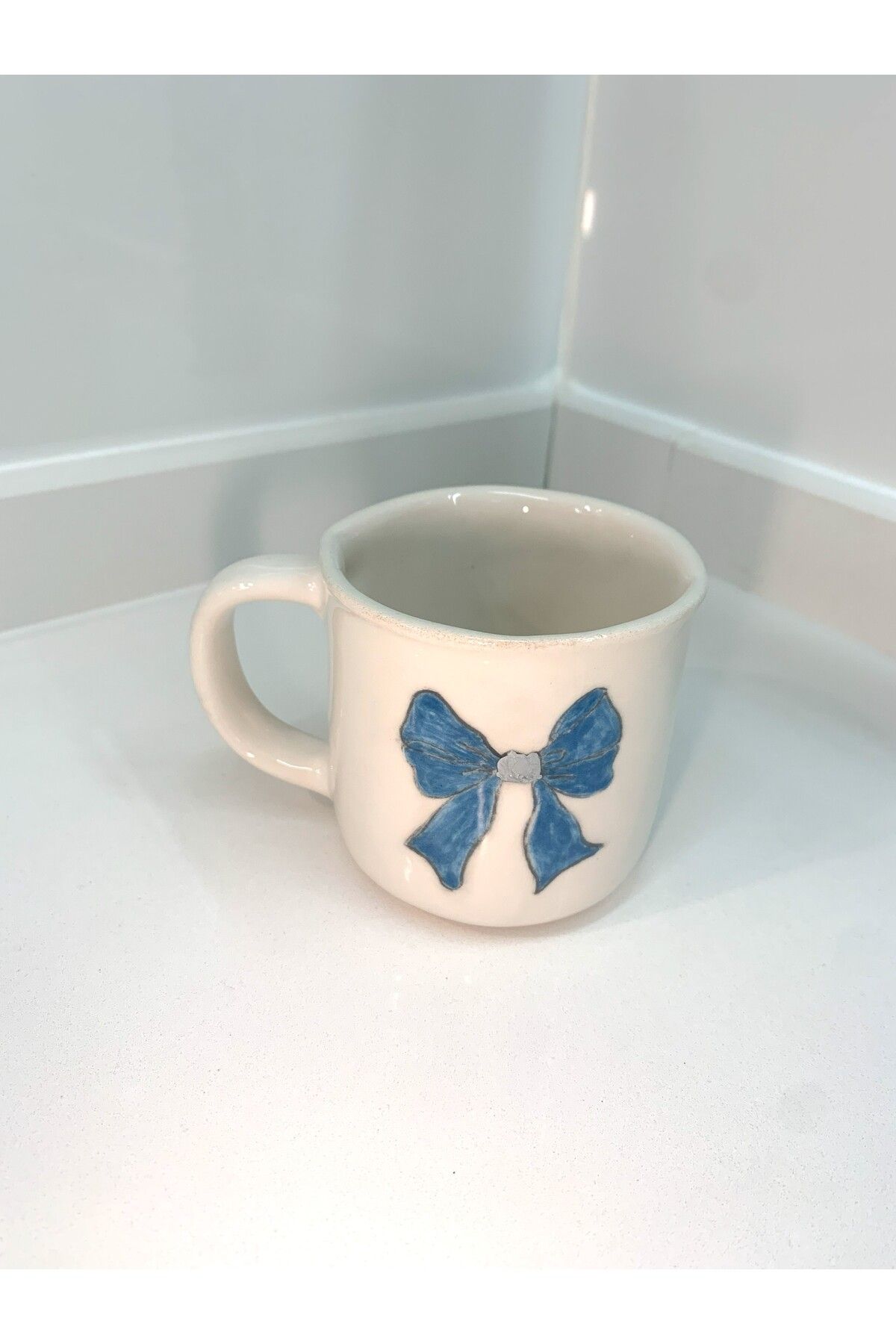 Bombus Seramik Kurdele Desenli El Boyaması %100 El Yapımı Seramik Mug- Seramik Kupa-Handmade