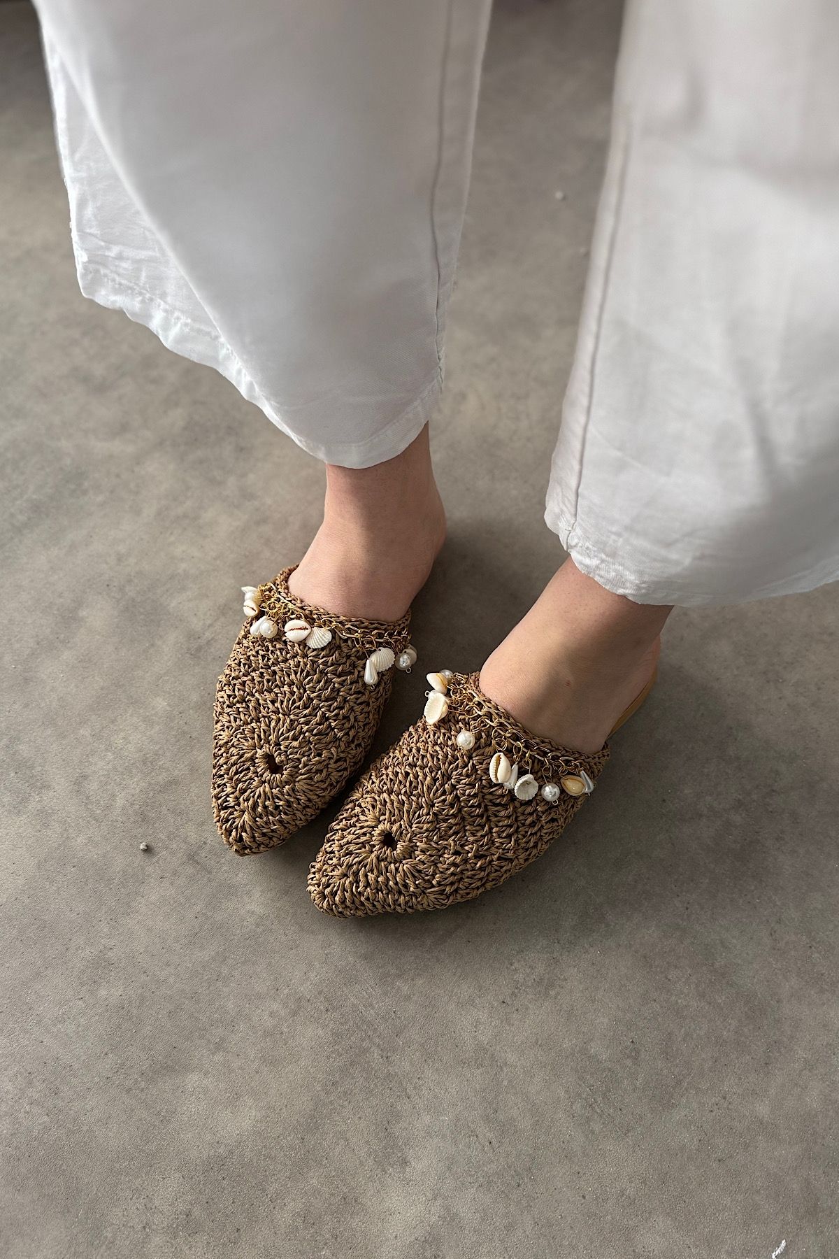 SHOEBELLAS-Clon Mink Straw Knitted Women's Slippers with Seashell Detail 1