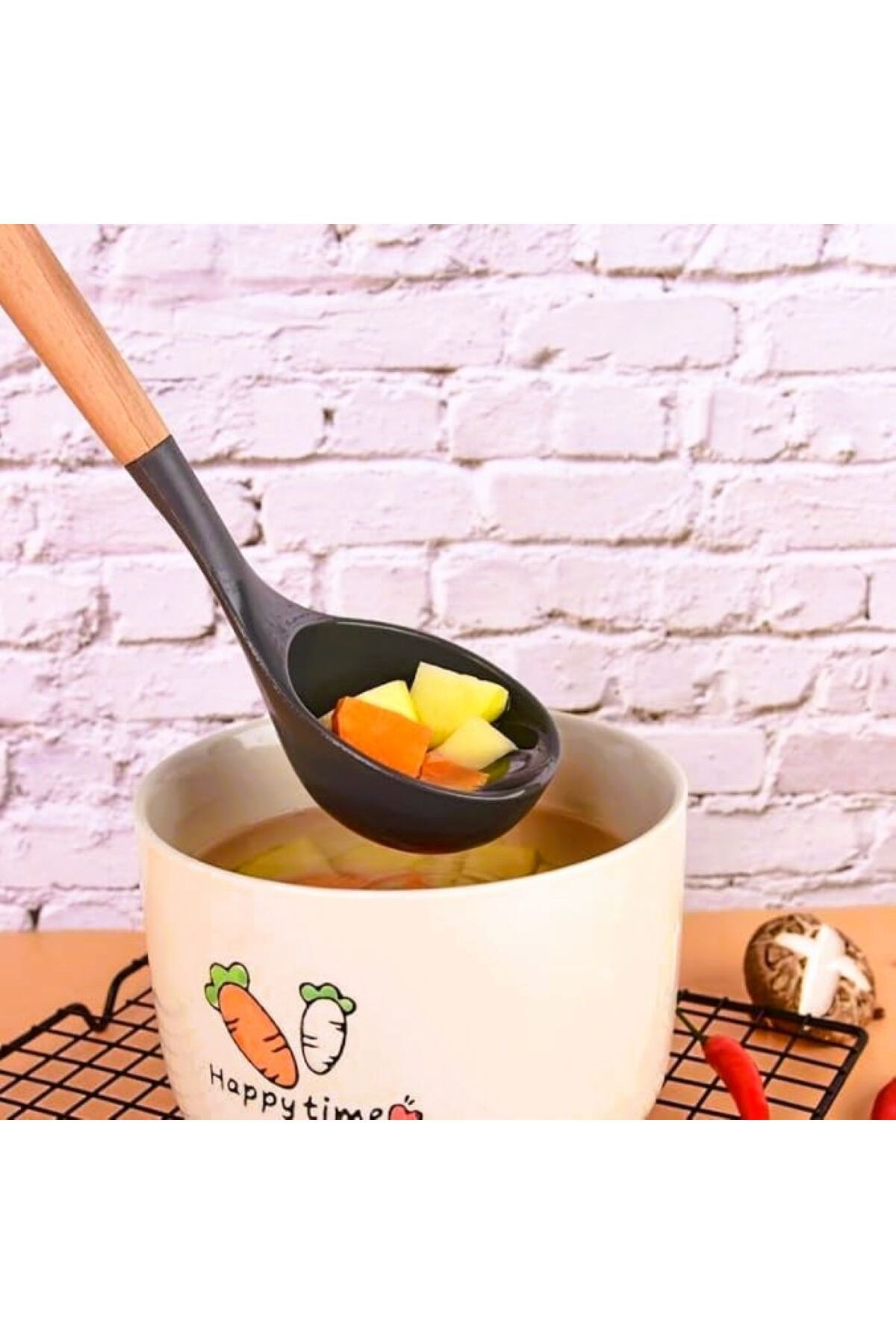 HZL HOME 31,5 cm Sert Uçlu Ahşap Saplı Silikon Kepçe, Çorba Yemek Kepçesi, Yanmaz Yapışmaz Çizmez