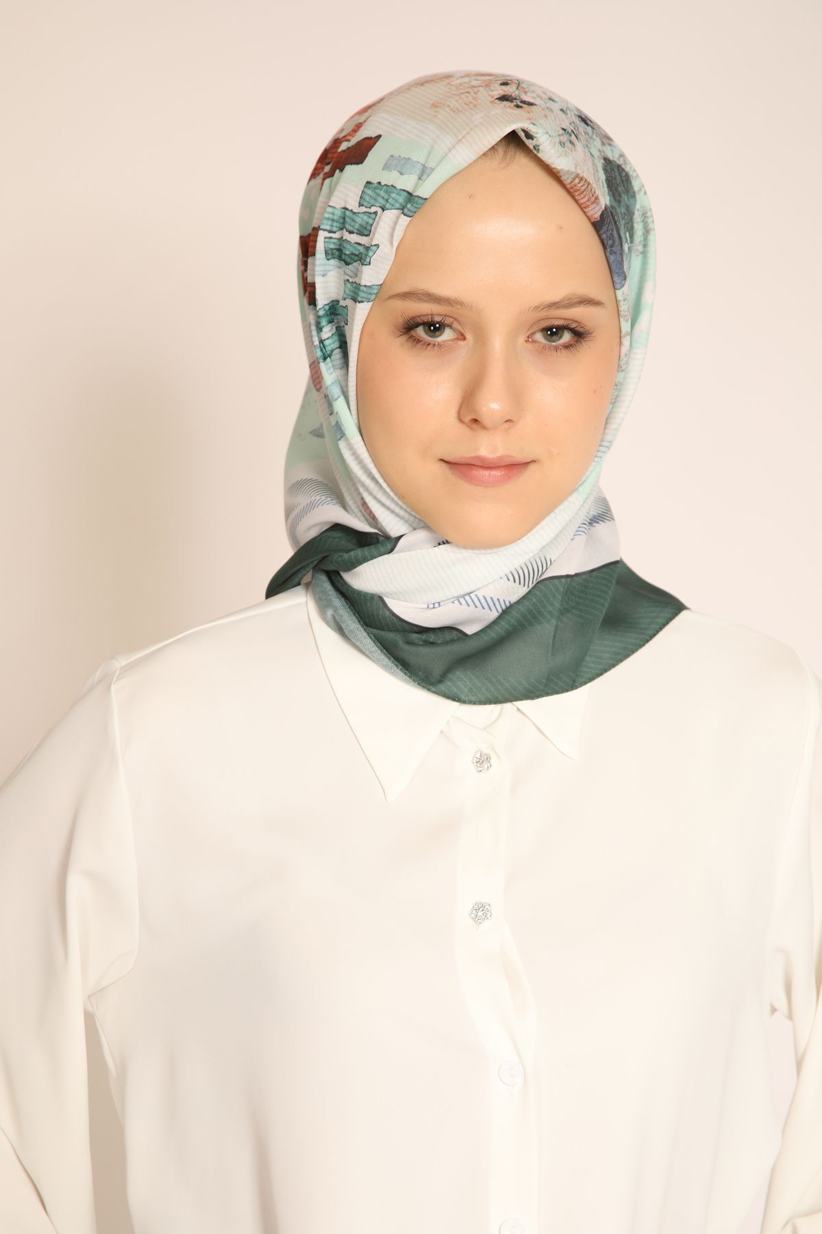 Dia Vela Mint Yeşili Modern Desenli Kadın Soft Eşarp – Şık ve Rahat Kullanımlı Soft Eşarp Modeli