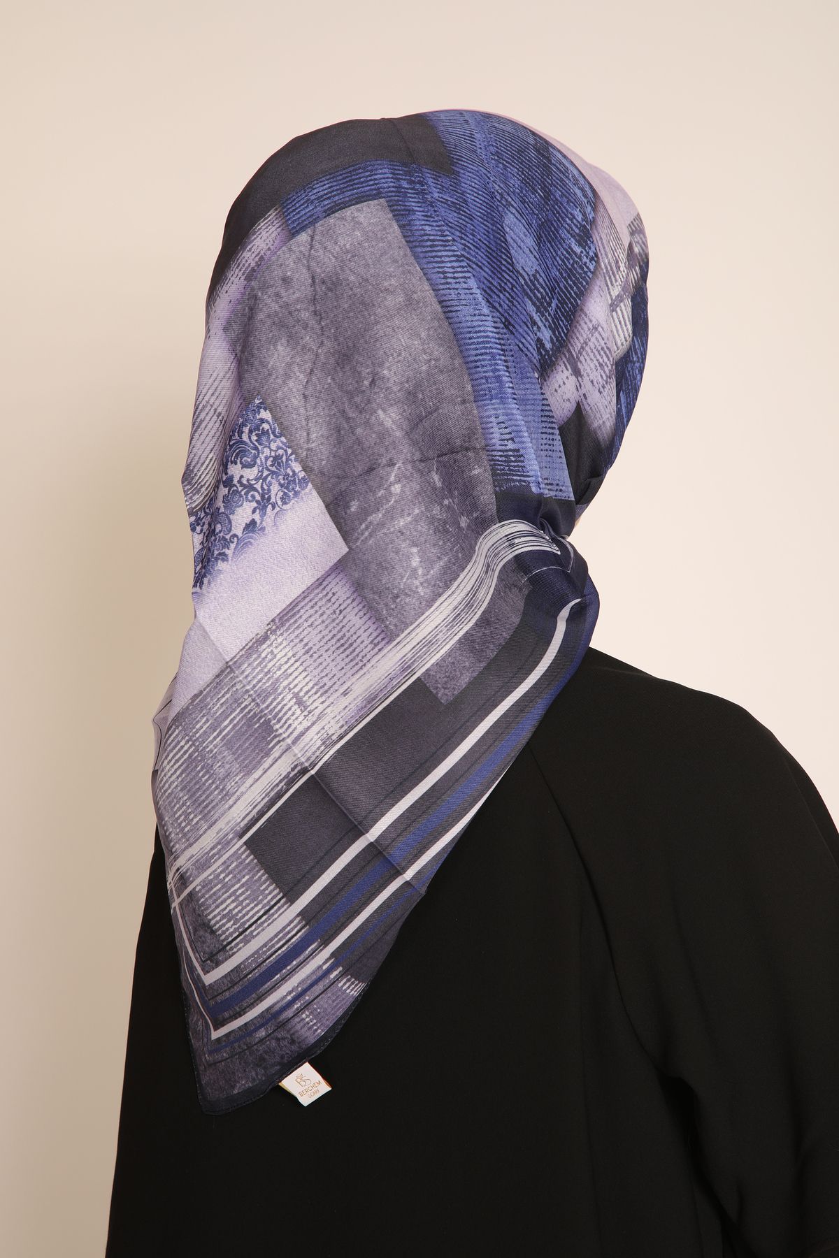 Dia Vela Lacivert-Mor Geometrik Desenli Eşarp | Modern ve Şehirli Stil