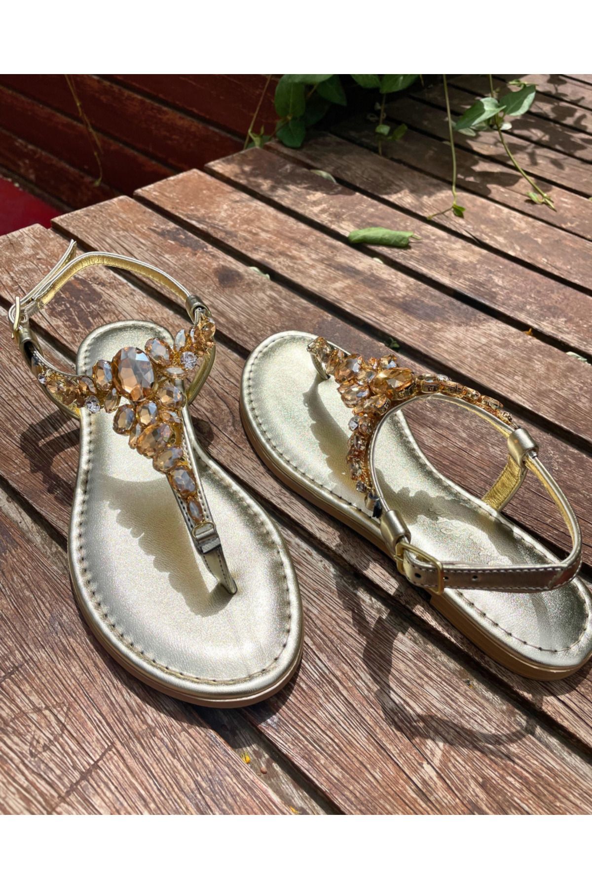 janett Gold Parmak Arası Taşlı Sandalet