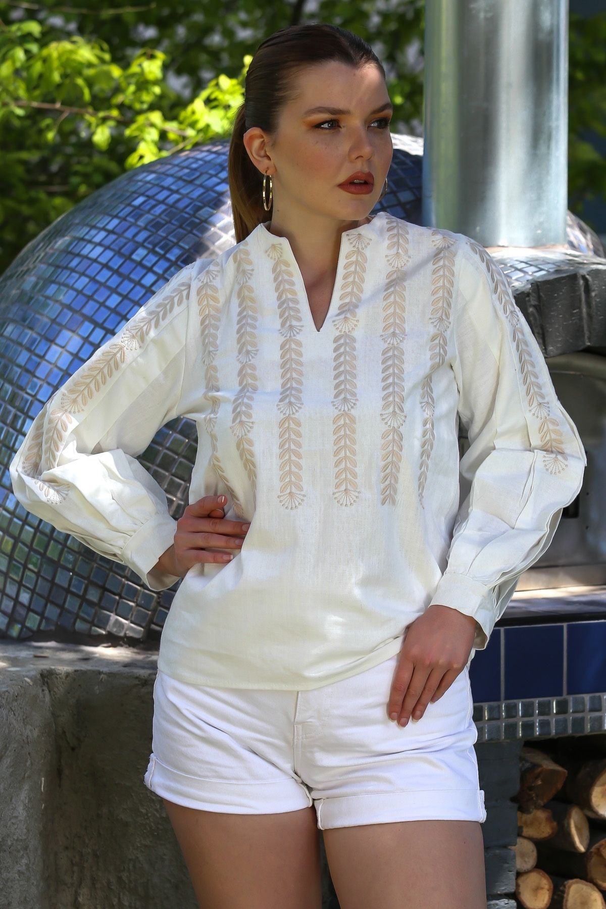 Chiccy Ekru Yuvarlak Yaka Manşetli Kollu Nakışlı Casual Gabardin Dokuma Bluz 62 51