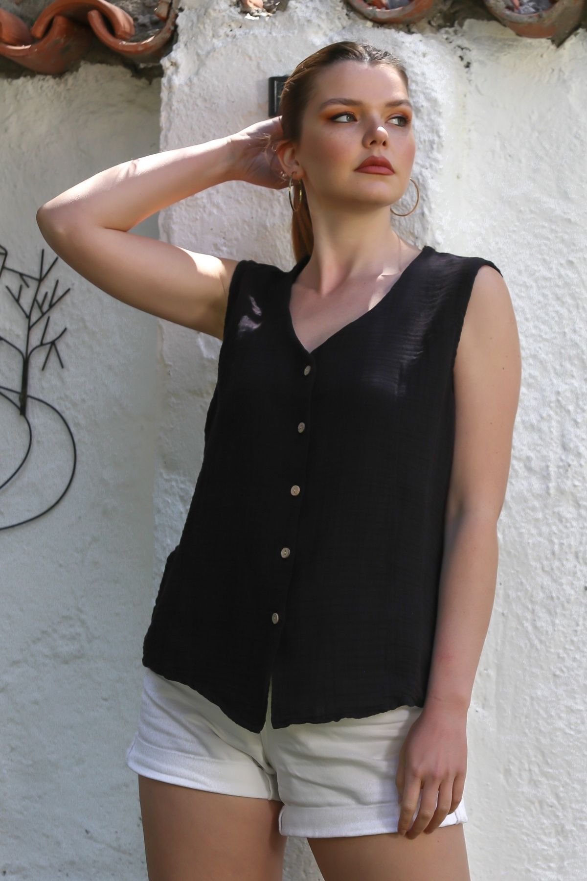 Chiccy Siyah V Yaka Kolsuz Düğmeli Casual Müslin Dokuma Bluz 70 60