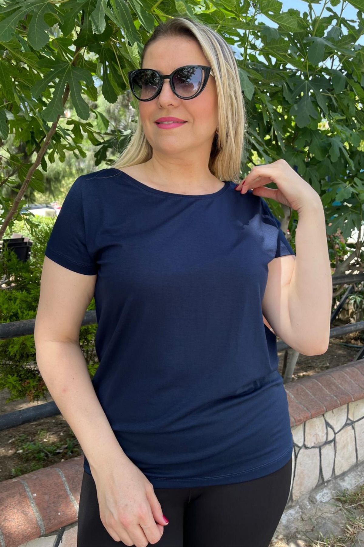 Paw Garage Kadın Büyük Beden Geniş Yaka Tişört, %100 Pamuklu Terletmez Yazlık Kumaş, Curve T-shirt