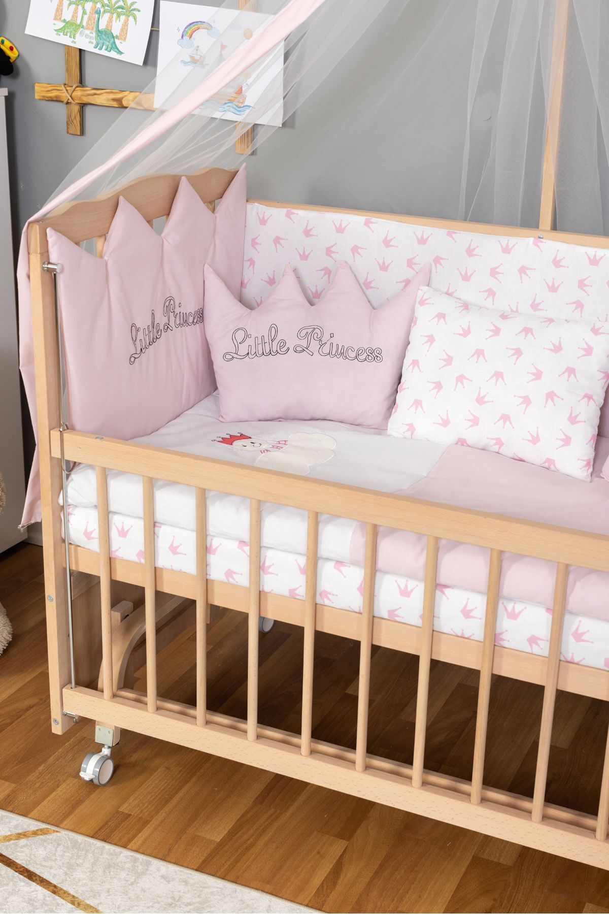Bamgidoo Ahşap Beşik Anne Yanı Beşik Organik (BOYASIZ) 60x120 - Pembe Prenses Uyku Seti Yatak Tekerlekli fotoğrafı 3 (önizleme)