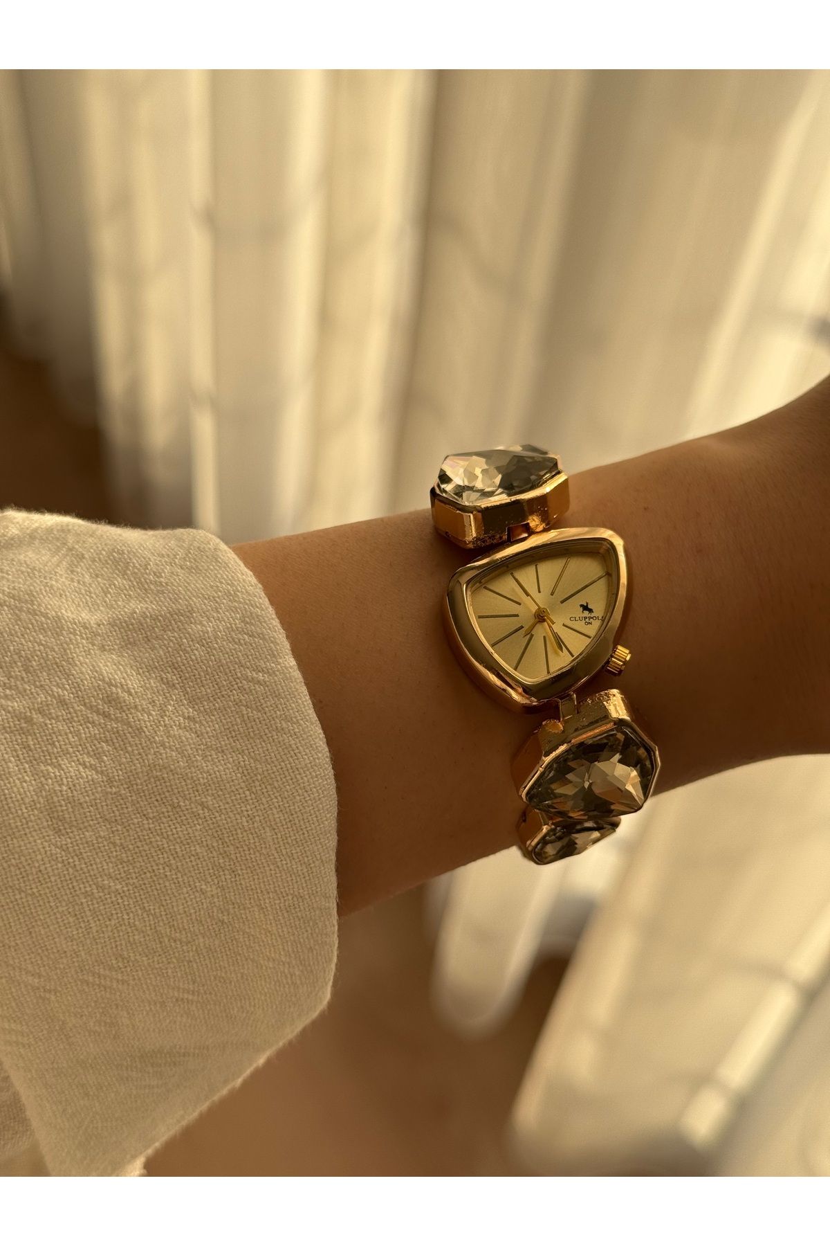 Vola Collection Kadın Altın Renk Şık Taşlı Kol Saati 22