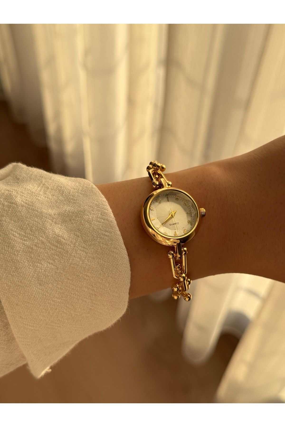 Vola Collection Kadın Yuvarlak Kadran Zincir Kordonlu Gold Kol Saati 25