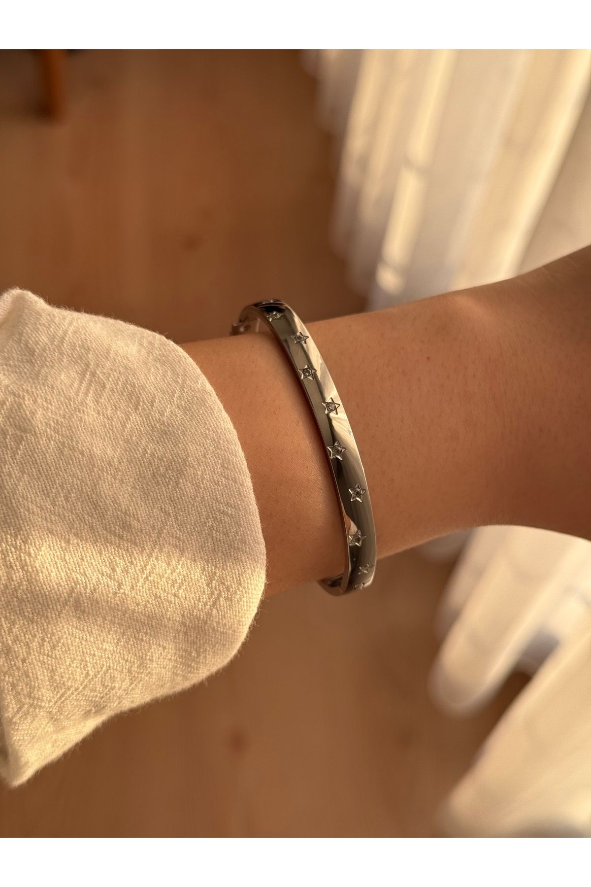 Vola Collection Beyaz Taşlı Yıldız Motifli Çelik Gümüş Kelepçe Bileklik